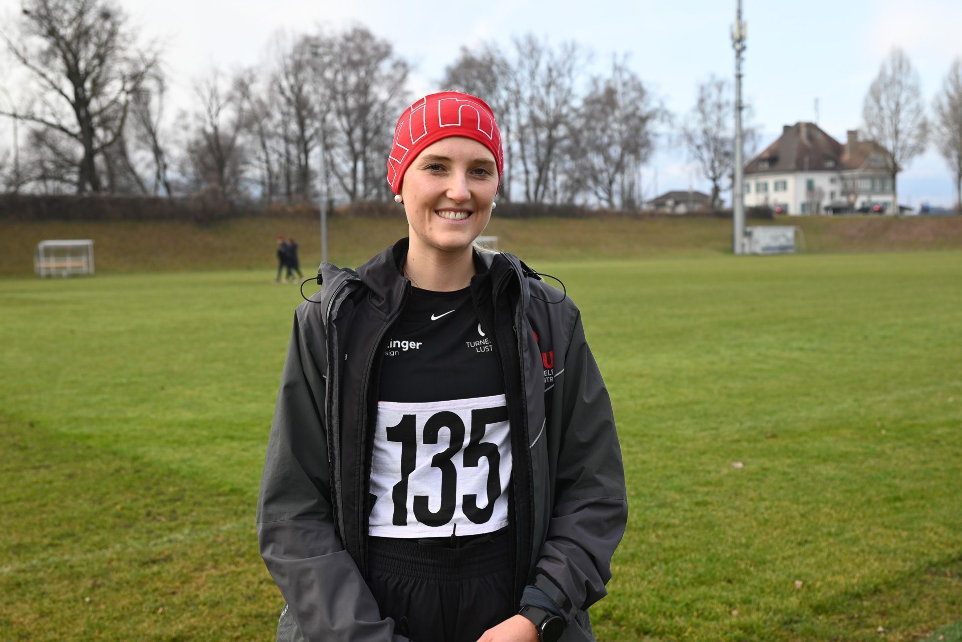 Lisa Redlinger rennt für ihr Leben gern. Sie wärmt sich gut eine Stunde vor dem Lauf auf. 
