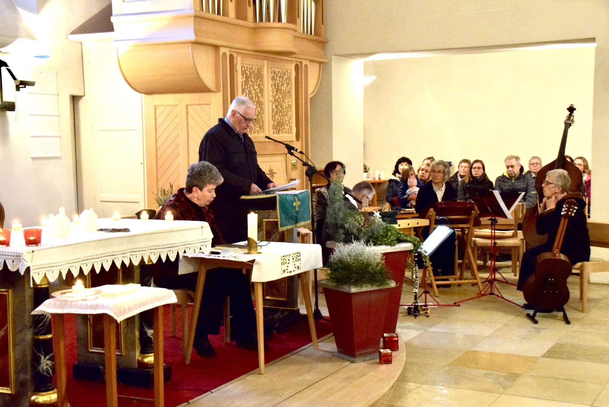 Die musikalische Adventstunde in der Pfarrkirche St. Anton im Montafon gelang bestens. Moderiert hatte Heinz Seeburger.