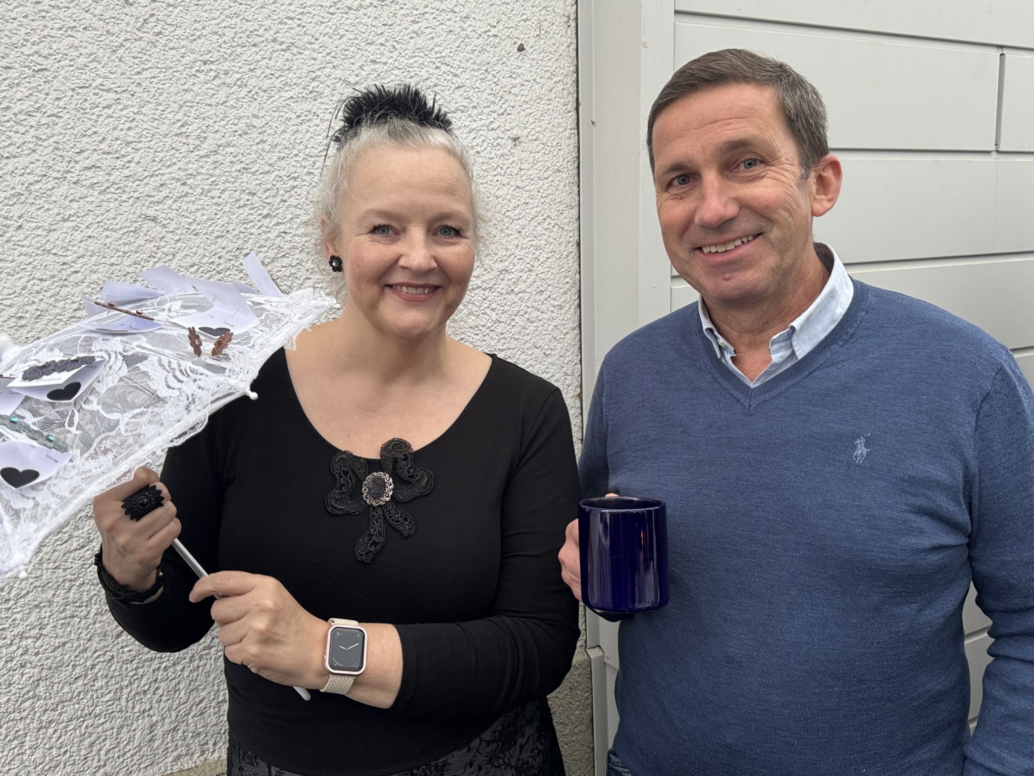 Schmuckdesignerin Doris Baumgartner und Stickermeister Daniel Heinzle.