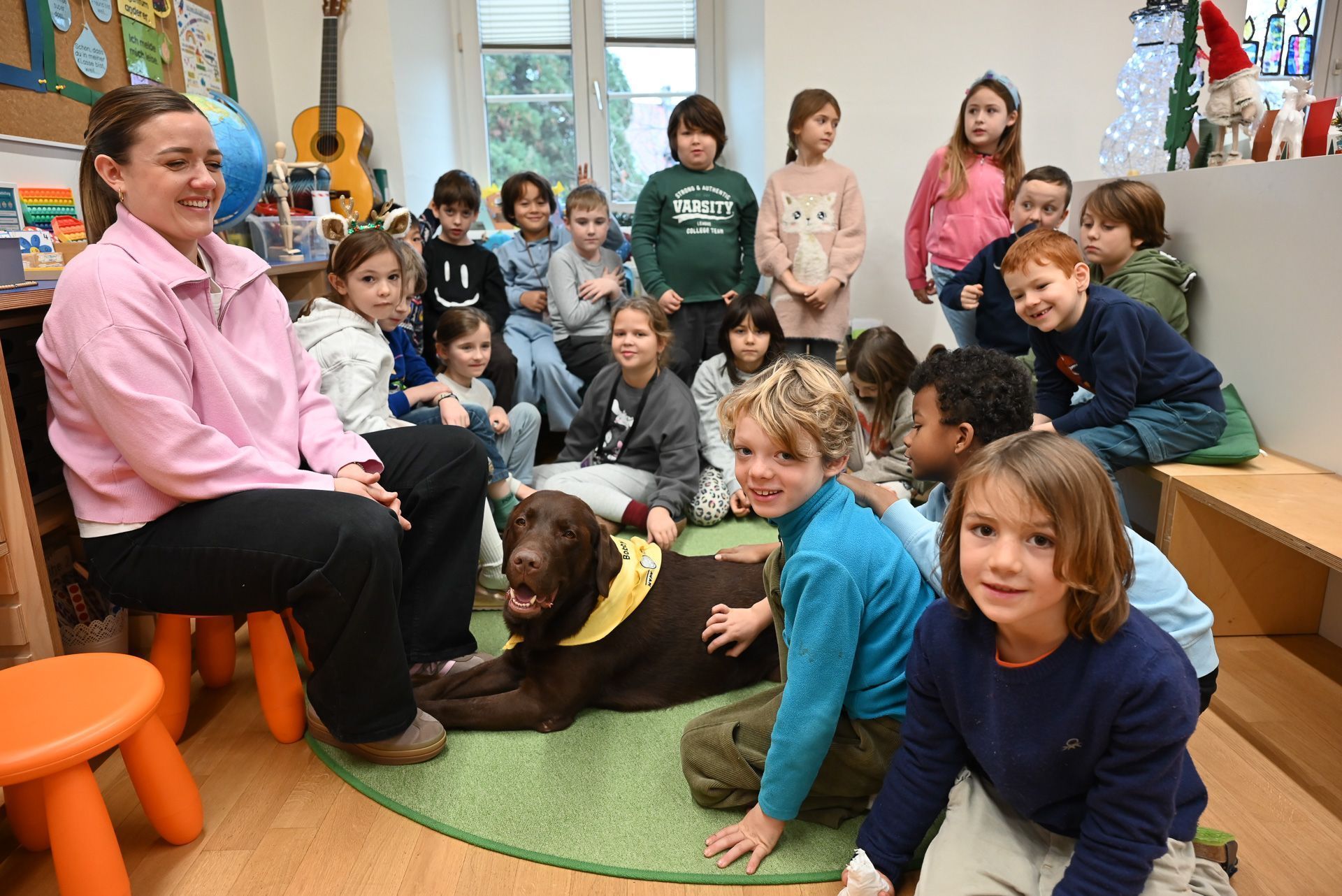 Einen Unterricht ohne Bobby kann sich die 2a Klasse nicht mehr vorstellen.