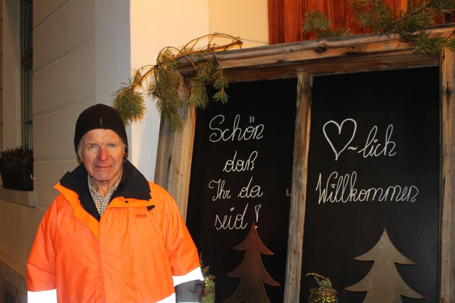 Vor drei Jahrzehnten hat Bähnle-Urgestein Jakob Bobleter die Idee der Nikolaus-Züge. Hunderte Fahrten, bei denen über 65.000 Nikolaussäckchen verteilt wurden, hat er seither begleitet. 