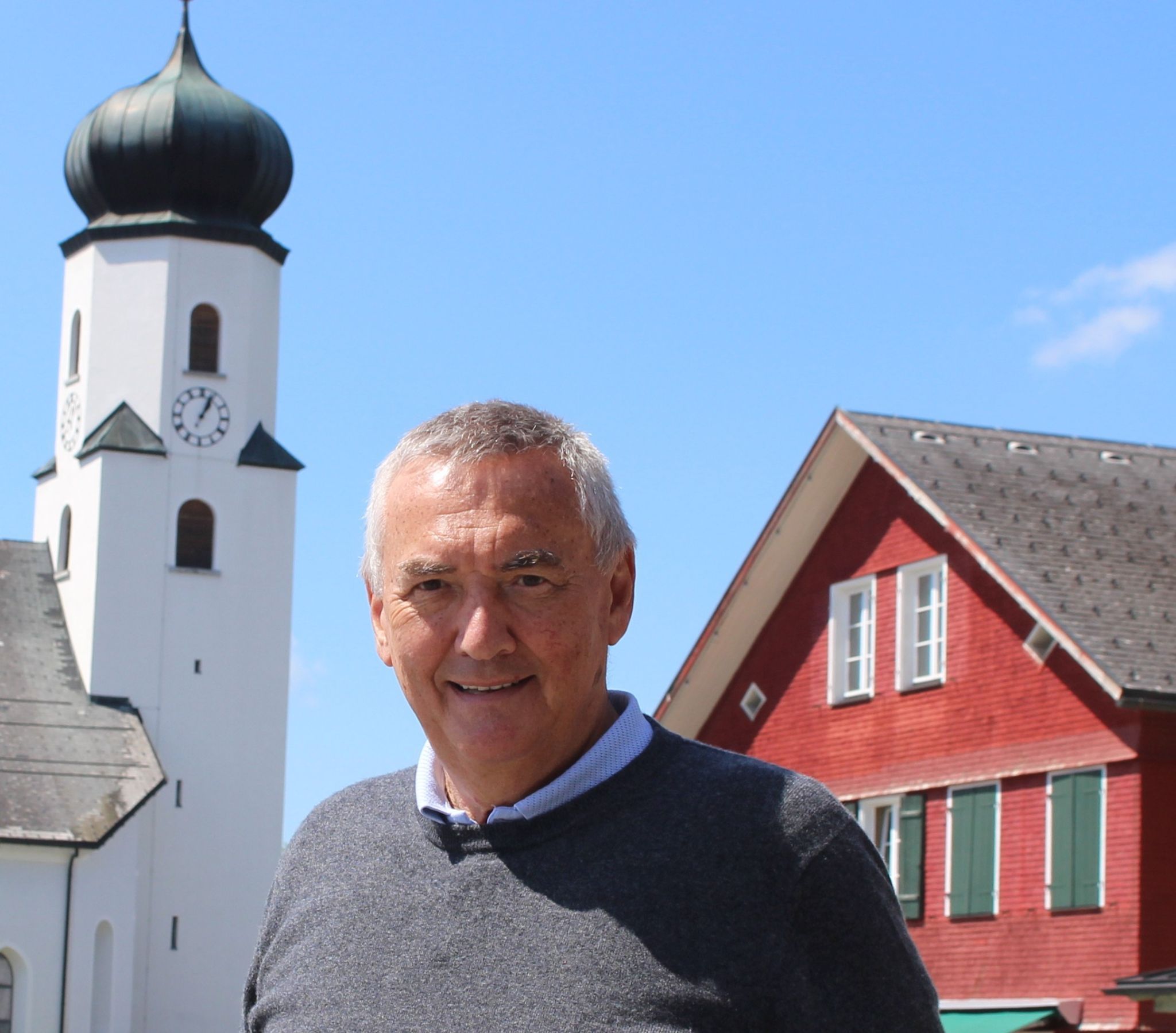 Seit drei Jahren teilt Othmar Bereuter seine Leidenschaft für das Malen mit Gleichgesinnten in der Arge Kunst am Berg Sulzberg. PETER STRAUSS