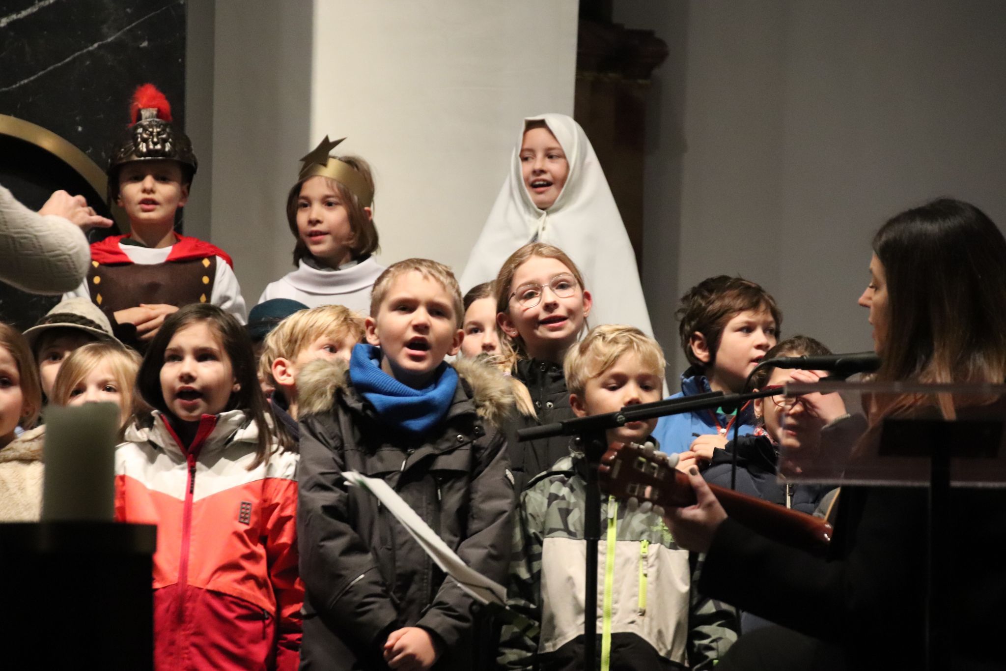 Der Chor der VS Bildstein sang anspruchsvolle Lieder.