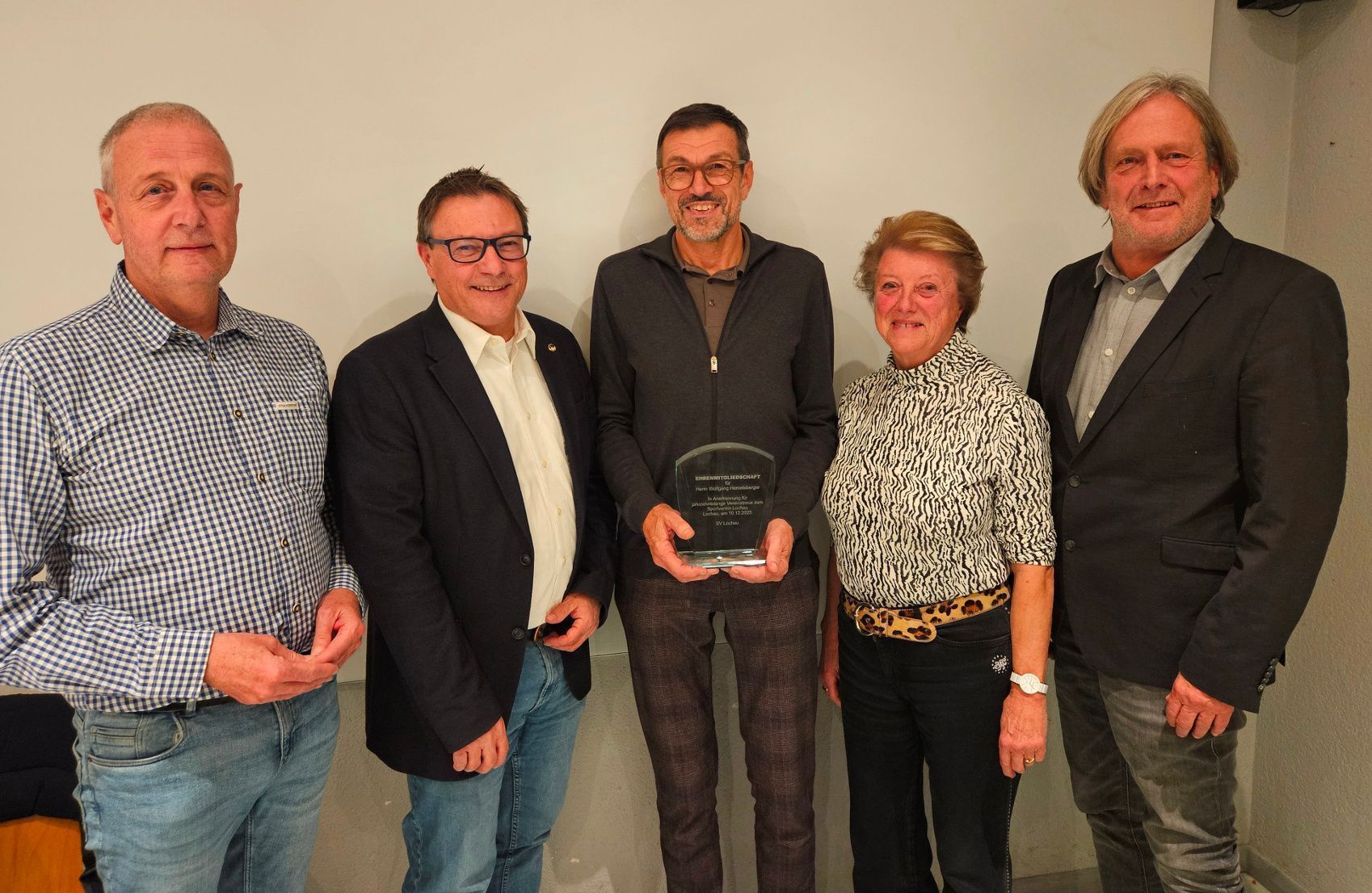 Ehrenmitgliedschaft für Wolfgang Hemetsberger (SV Lochau Schilauf), im Bild mit Sportreferent Gerold Kaufmann, Obmann Christoph Schmid, Ehrenobfrau Christl Gerhalter und Bürgermeister Frank Matt