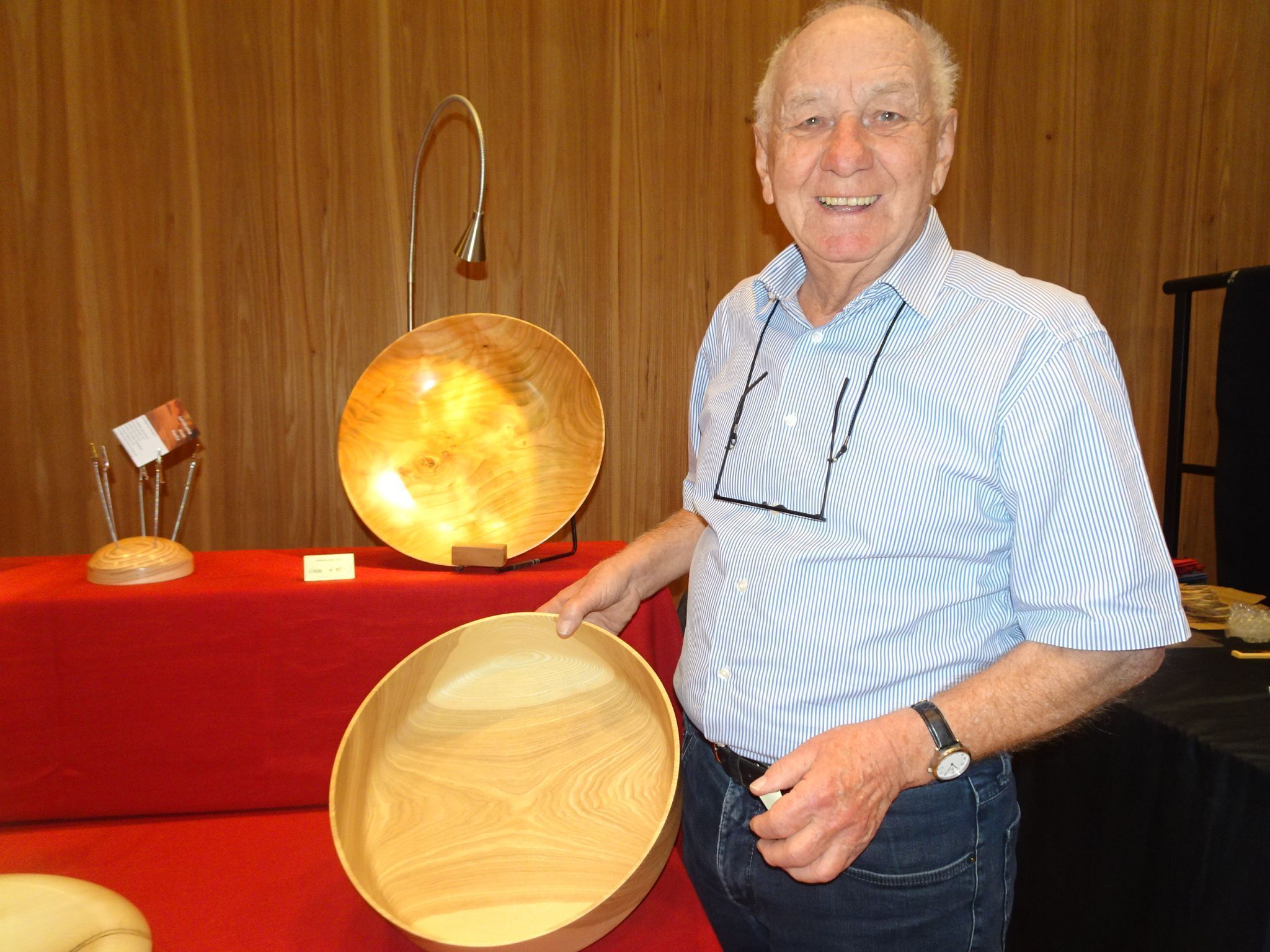 Wolfgang Waibel präsentierte seine Unikate aus Holz. 