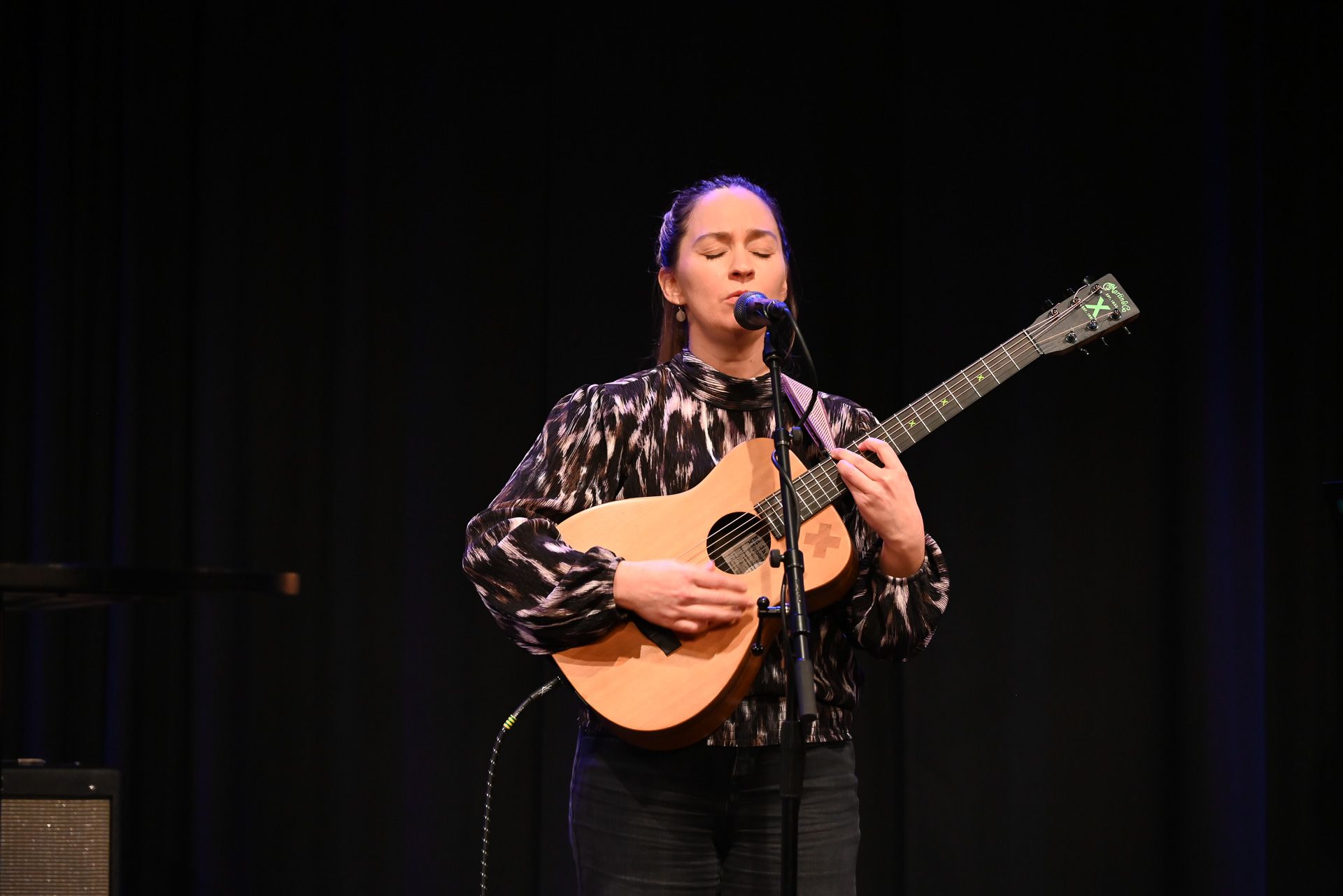 Julia Zischg führte erstmals ihren Song 