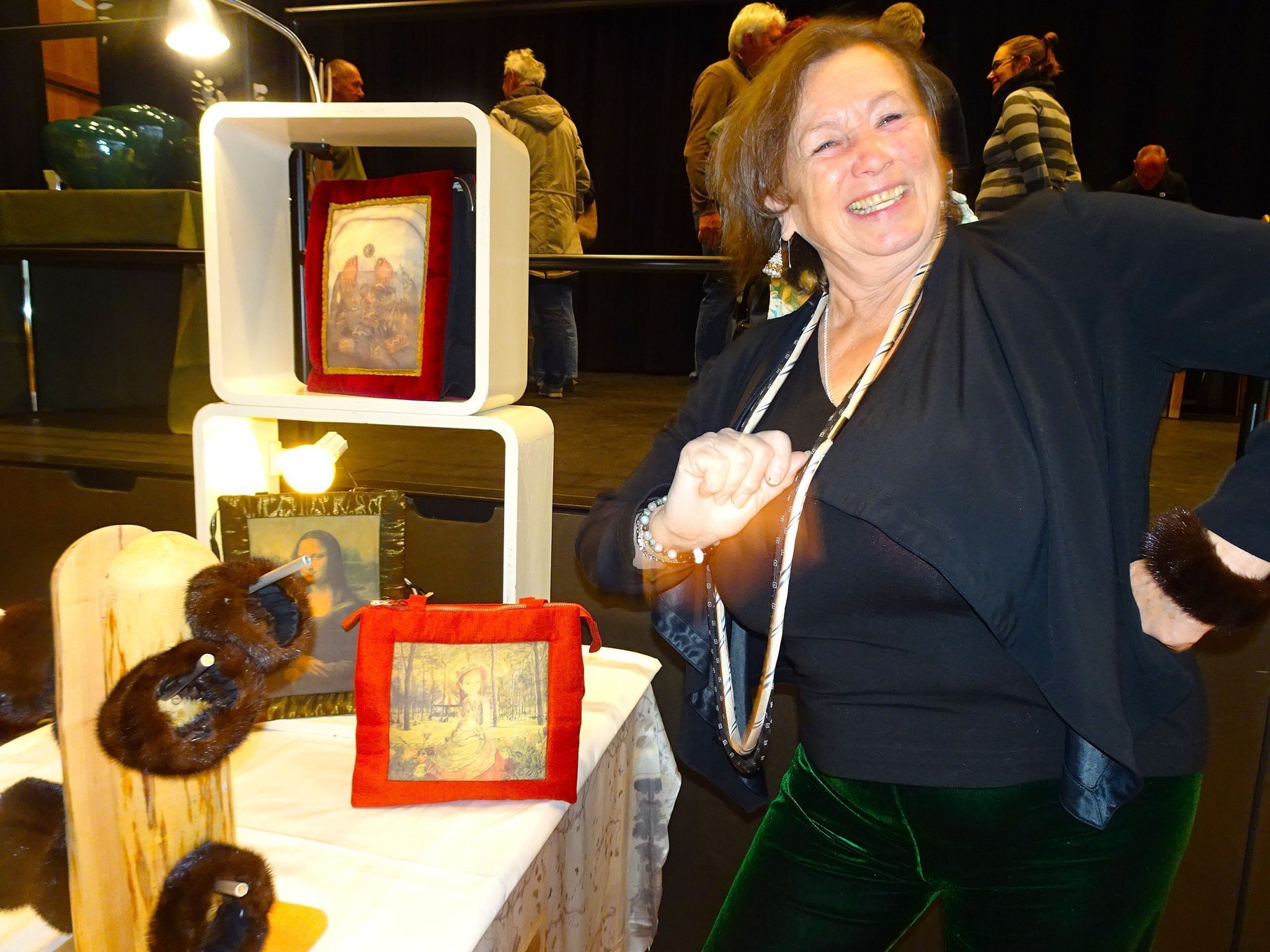 Evelyn Fricker präsentierte ihre außergewöhnlichen Textilobjekte. 