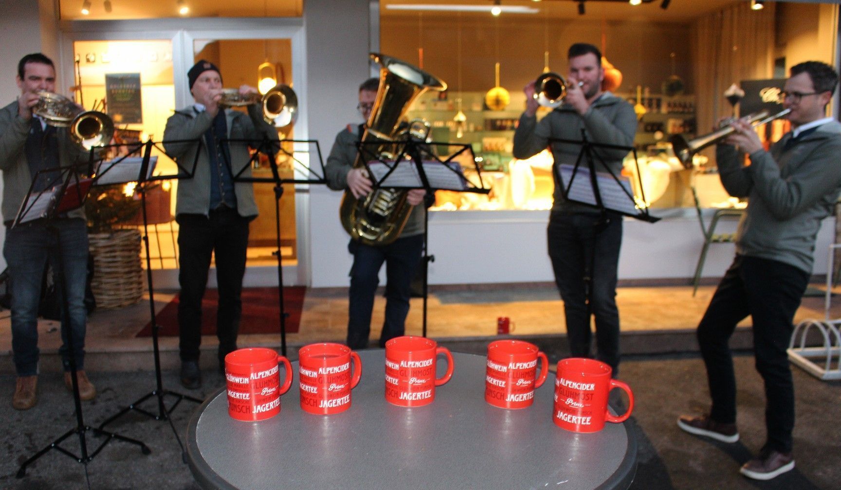 Bezau Blech (Dominik Beer, Mathias Broger, Philipp Schneider, Thomas Feuerstein und Samuel Sutterlüty) spielte zur Unterhaltung auf.   