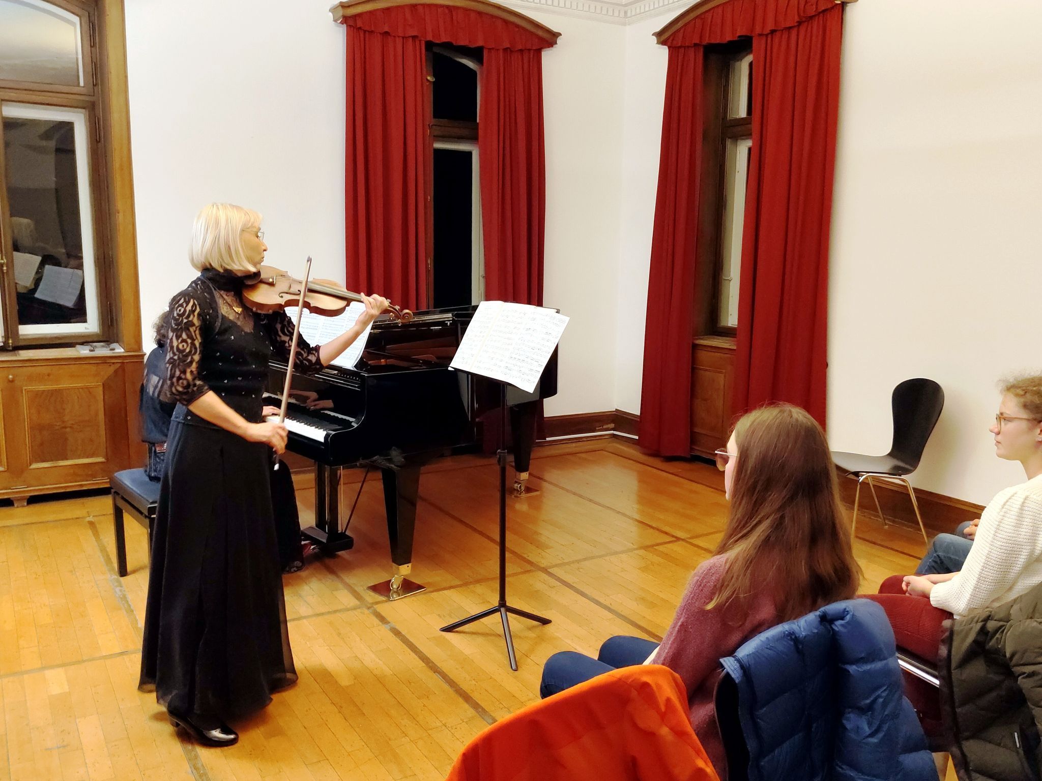 Konzentrierte Stille im Saal unterstrich die Intensität der musikalischen Darbietungen.
