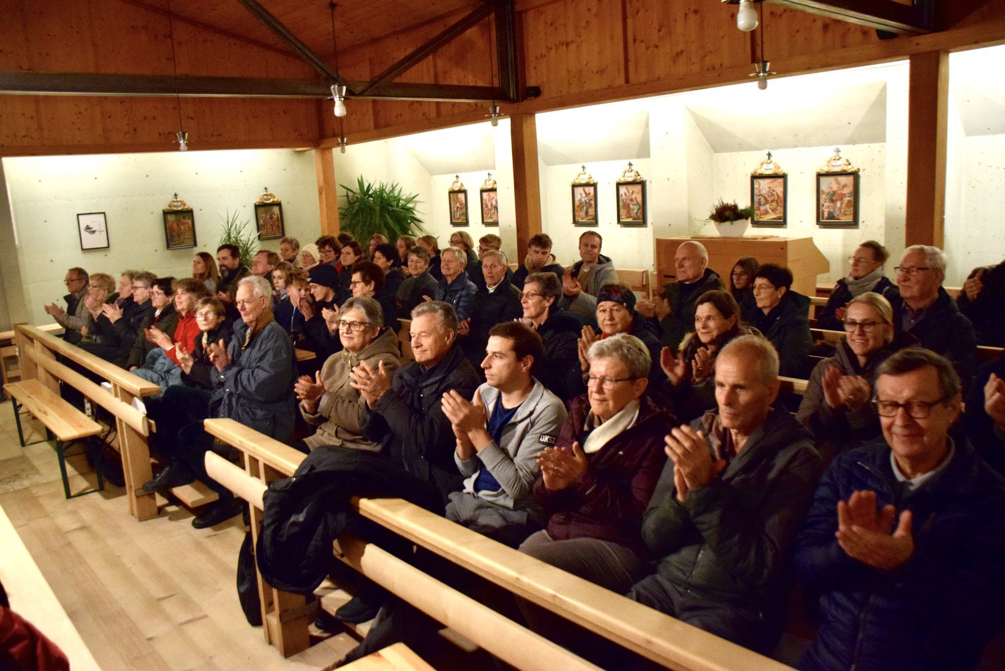 Das Publikum war berührt von den verschiedenen Darbietungen.