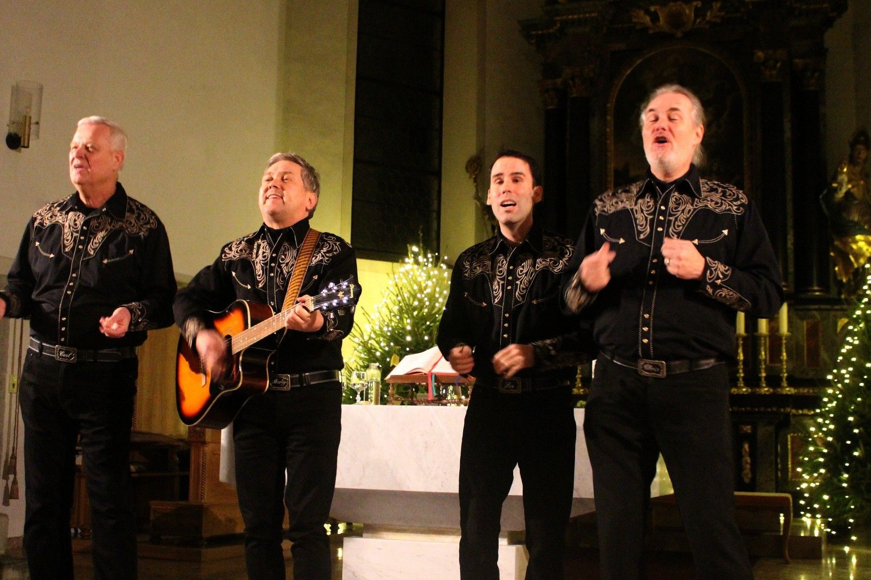 Ein starker A-capella-Abschluss der Abendklang-Serie. Abwechselnd überzeugten die stimmgewaltigen Sänger auch an der Gitarre.