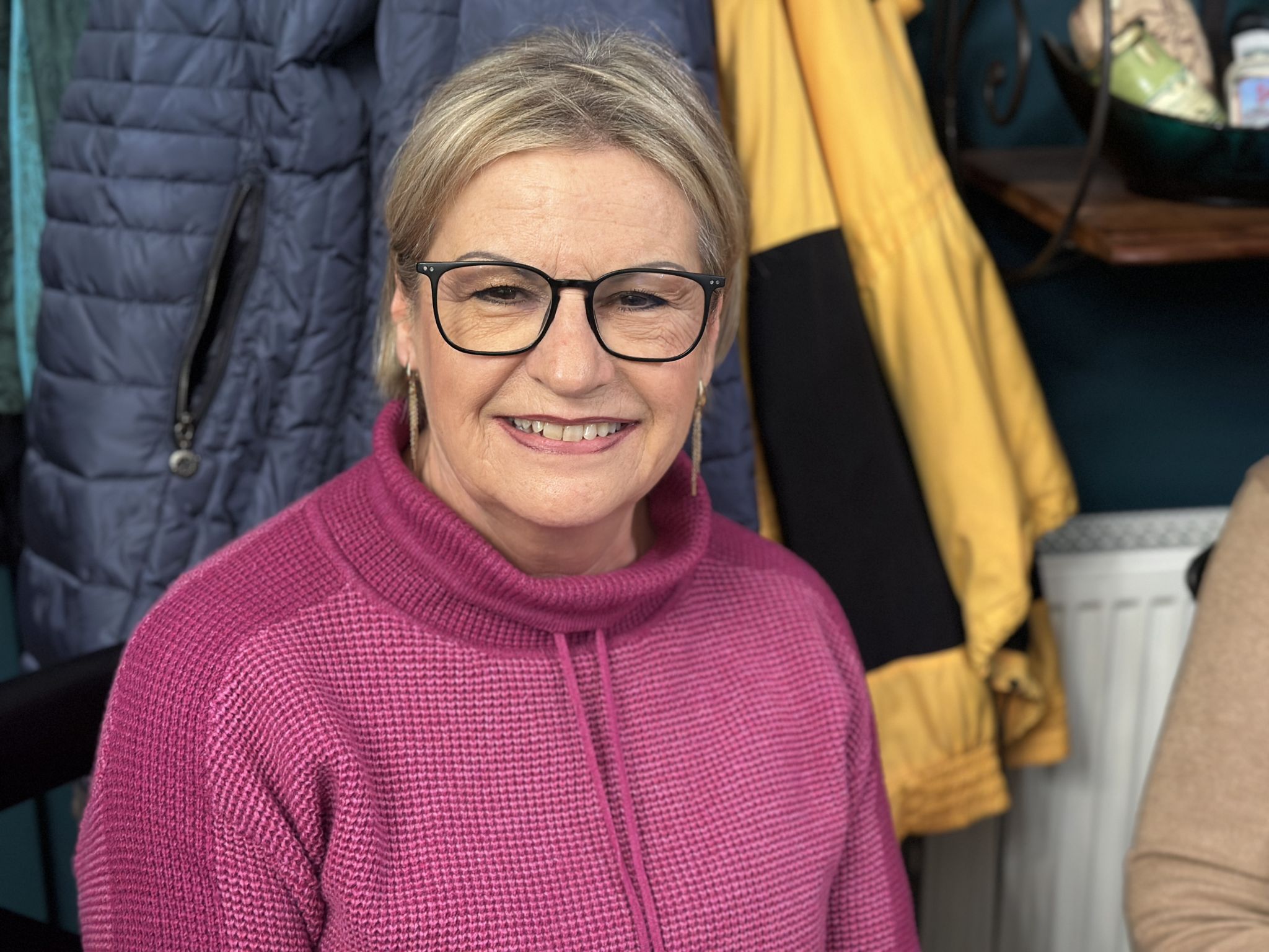 Heidi Spitz, Sevelen, Schweiz: Ich fahre seit drei Jahren jeden Mittwoch zum Sprachcafé bei Hélène. Ich finde das Ambiente hier im Rendez-vous Délice exzellent, man fühlt sich wie in einer Bistro-Boutique in Frankreich.