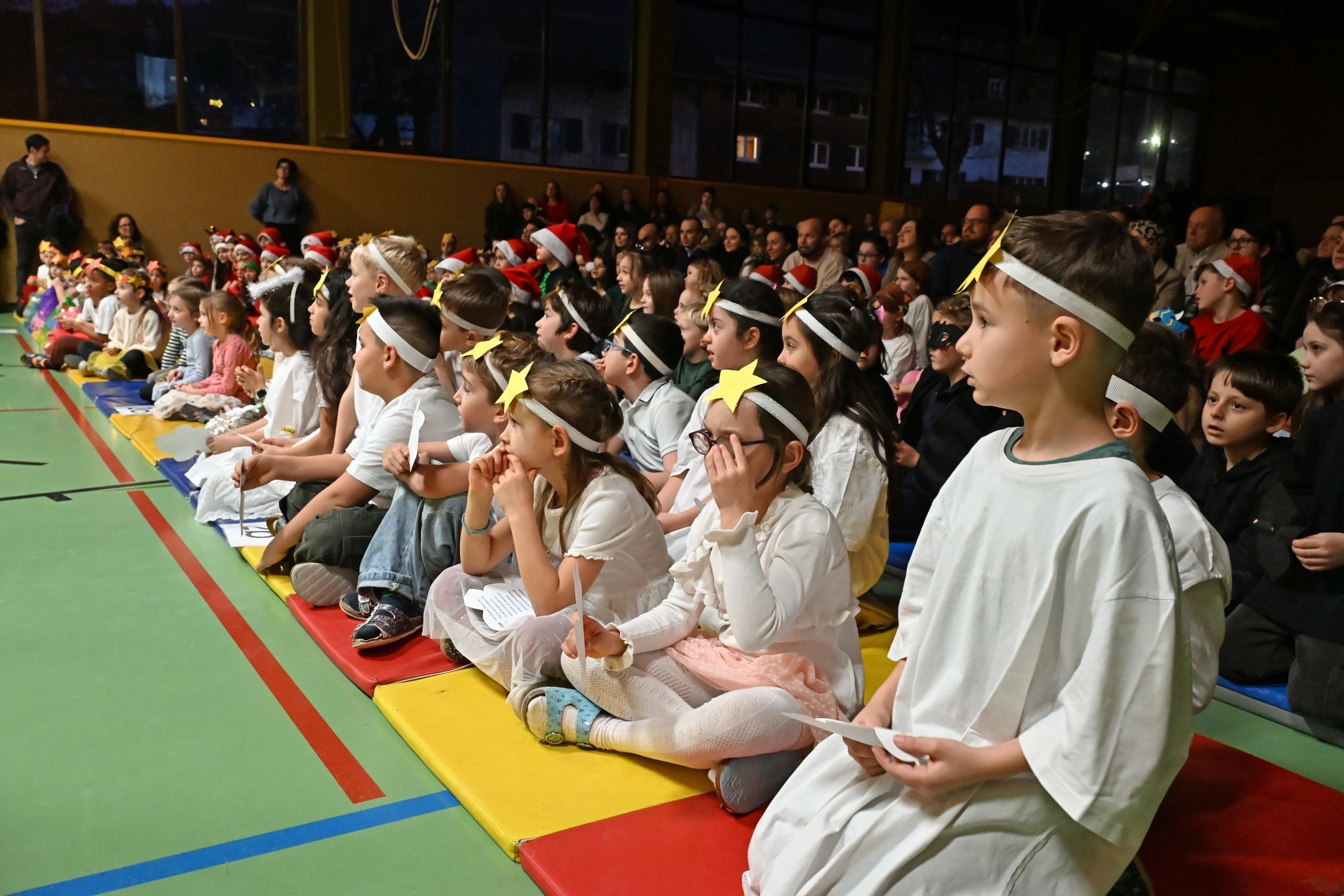 Der Turnsaal war bis auf den letzten Platz gefüllt.