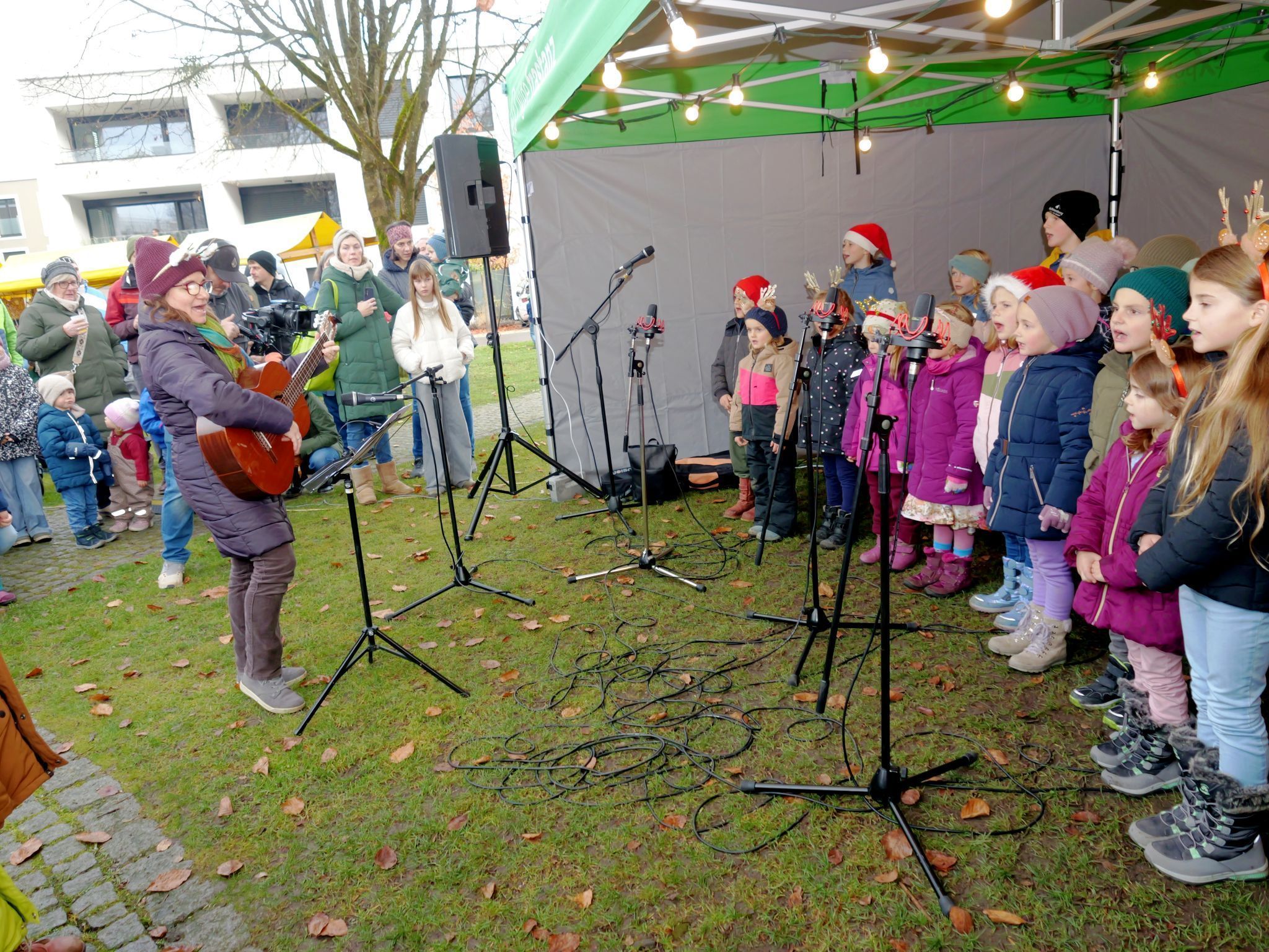 Der Kinderchor Schubidu begeisterte mit weihnachtlichen Liedern.