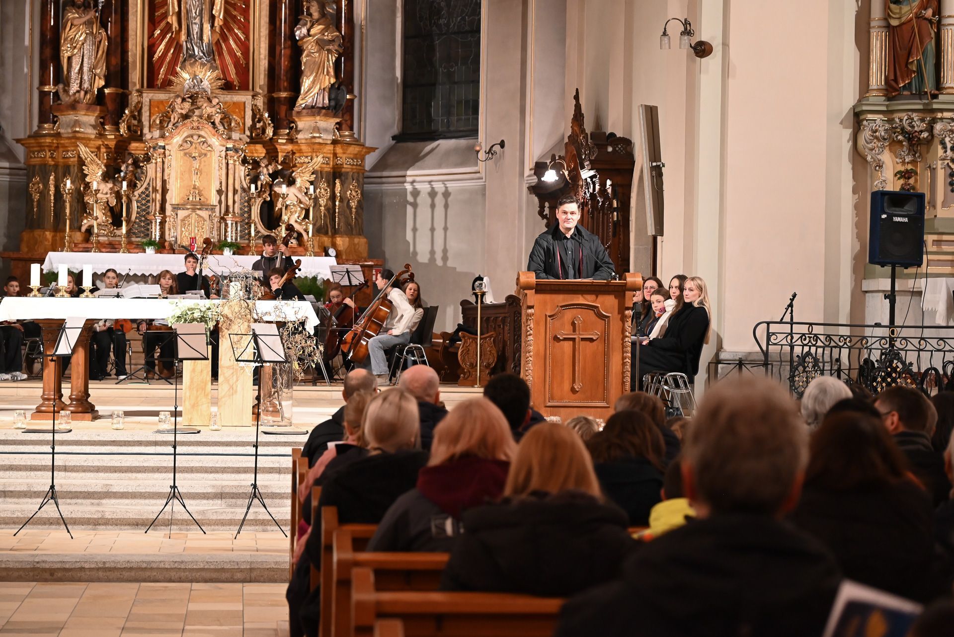 Direktor Dietmar Nigsch hieß die Gäste herzlich willkommen.