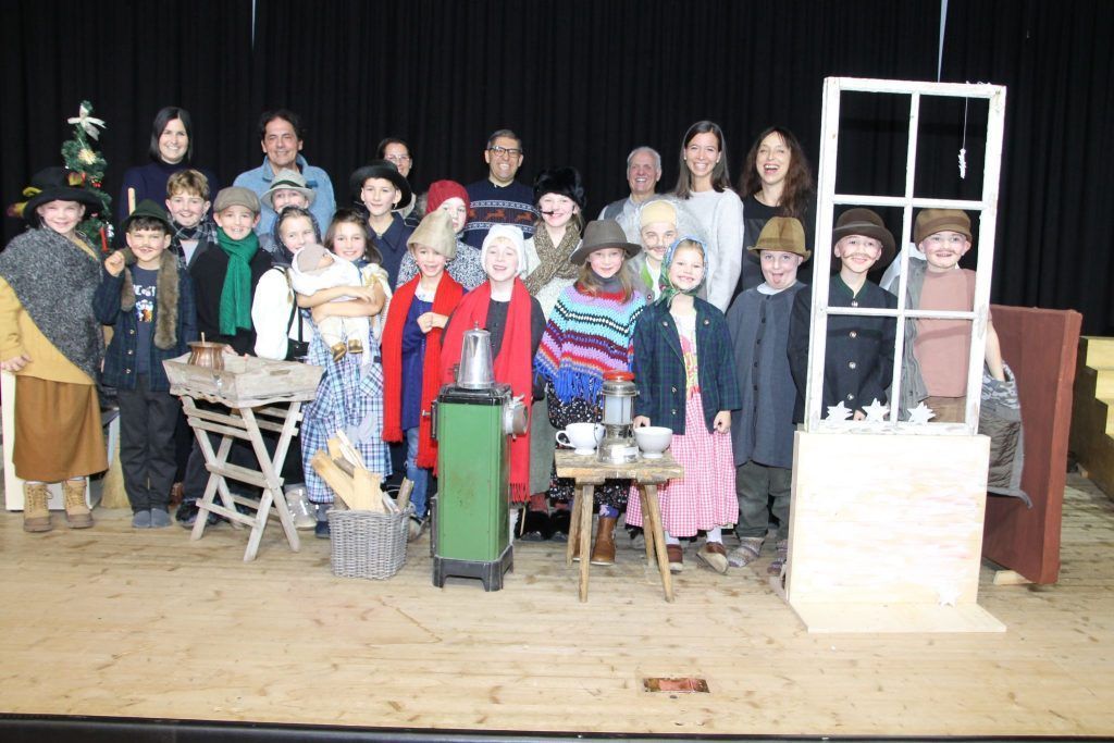 Standing Ovations für Musical der Volksschule Buch