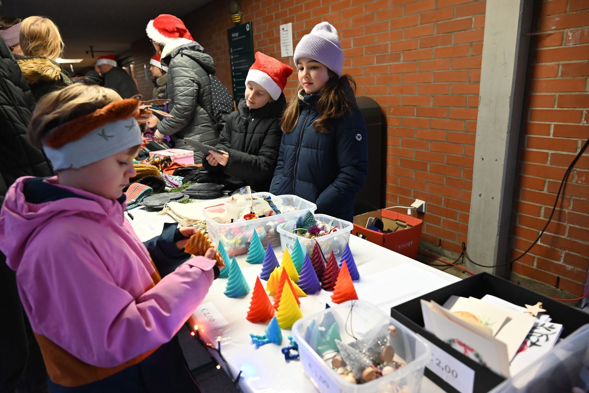 Viele bastelten im Vorfeld für den Weihnachtsmarkt.