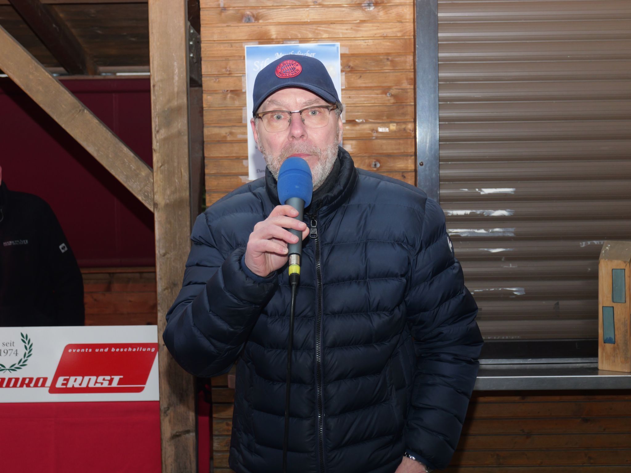 Norbert Wanker führte mit markanter Stimme durch die Veranstaltung.