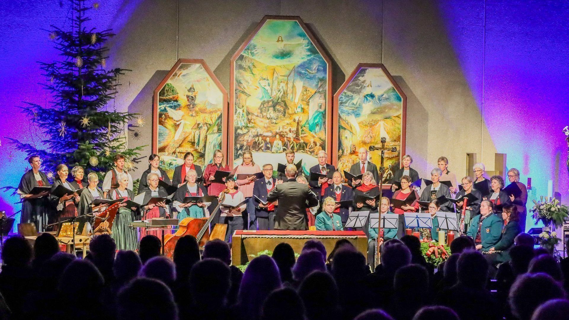 Zahlreiche Besucher ließen sich das stimmungsvolle Adventkonzert der Trachtengruppe nicht entgehen. (Trachtengruppe)
