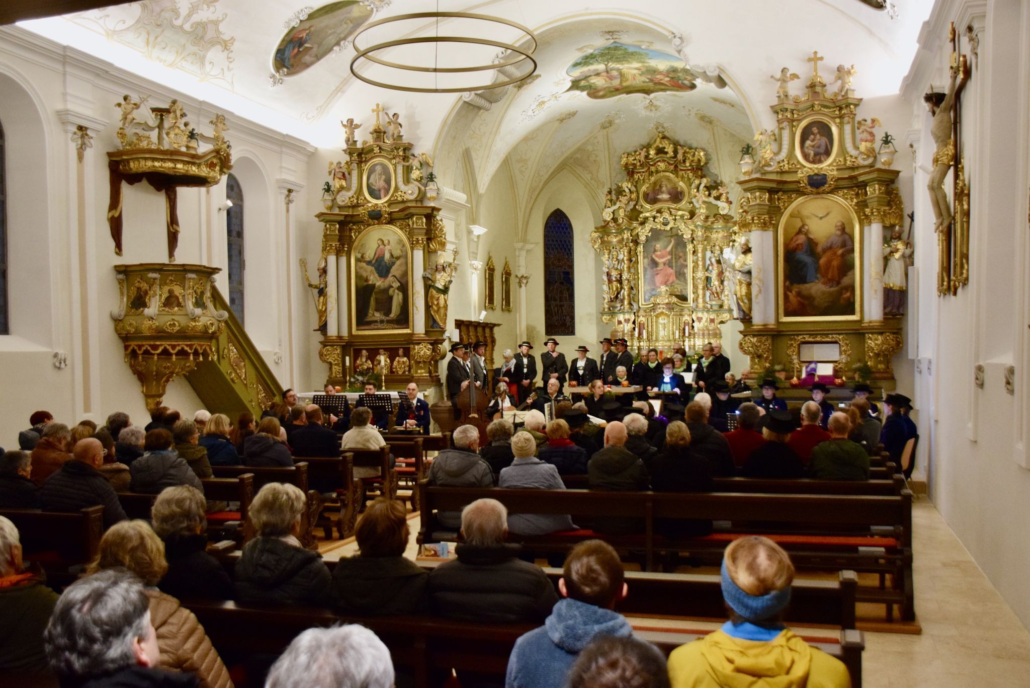 Der Vorarlberger Landestrachtenverband war mit seinem stimmungsvollen Adventkonzert in der Pfarrkirche Dalaas zu Gast.