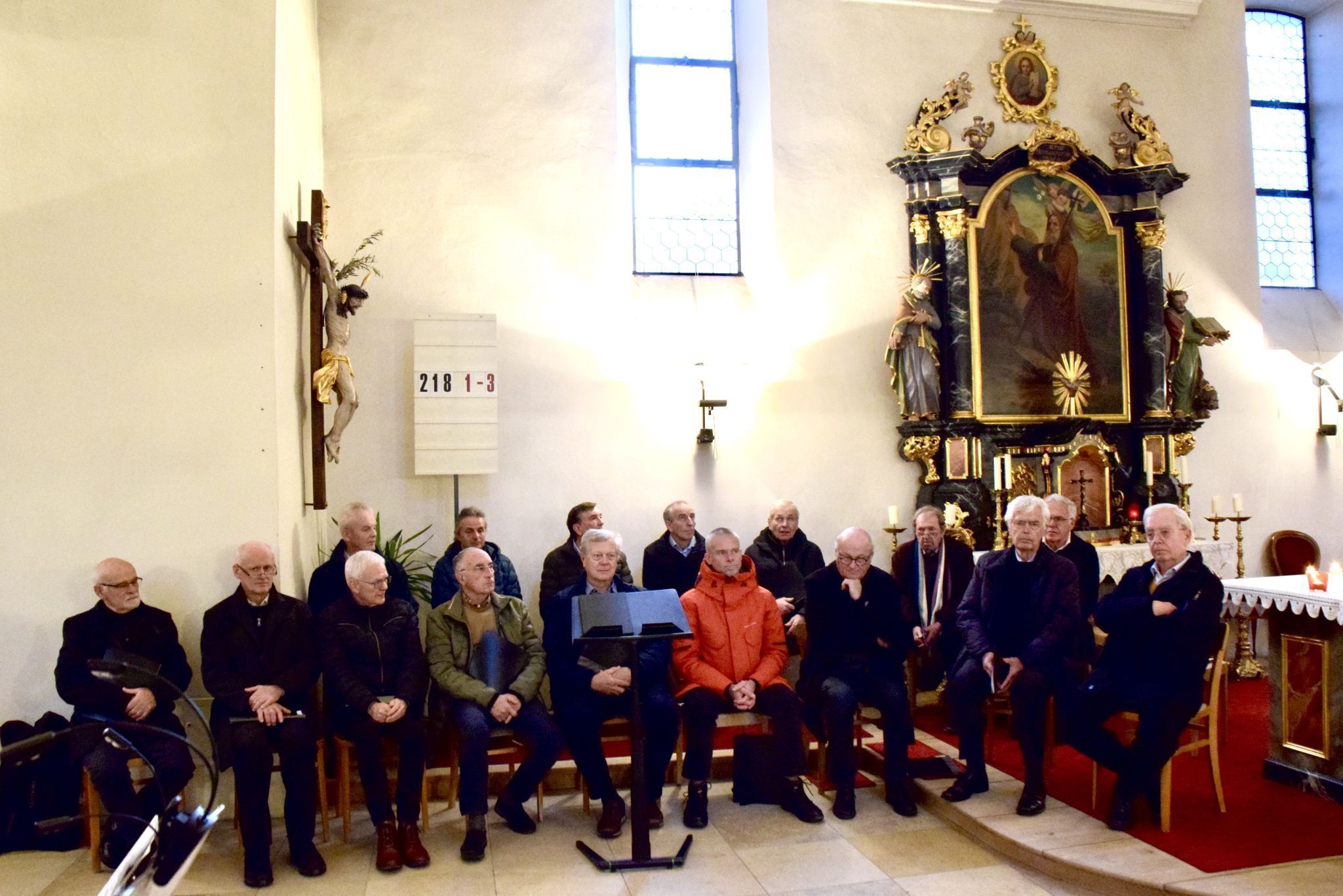 Aufmerksam lauschte der Bludenzer Liederkranz bei der Adventstunde den musikalischen oder literarischen Beiträgen der anderen Mitwirkenden.