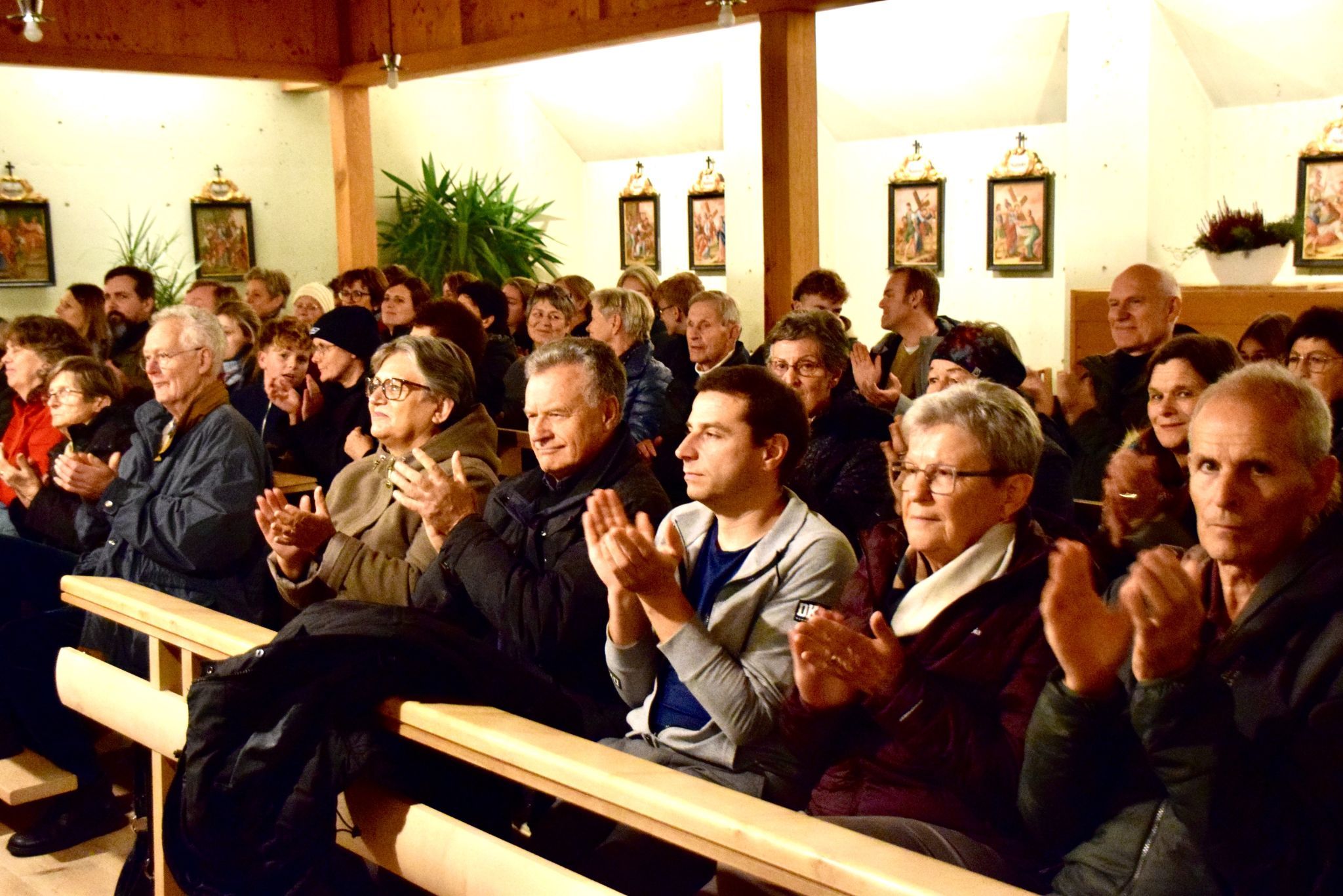 Das Publikum war berührt von den verschiedenen Darbietungen.