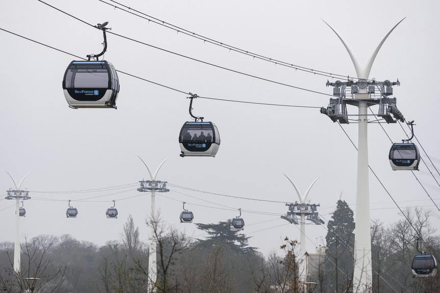 Doppelmayrs längste Stadtseilbahn Europas in Paris eröffnet.