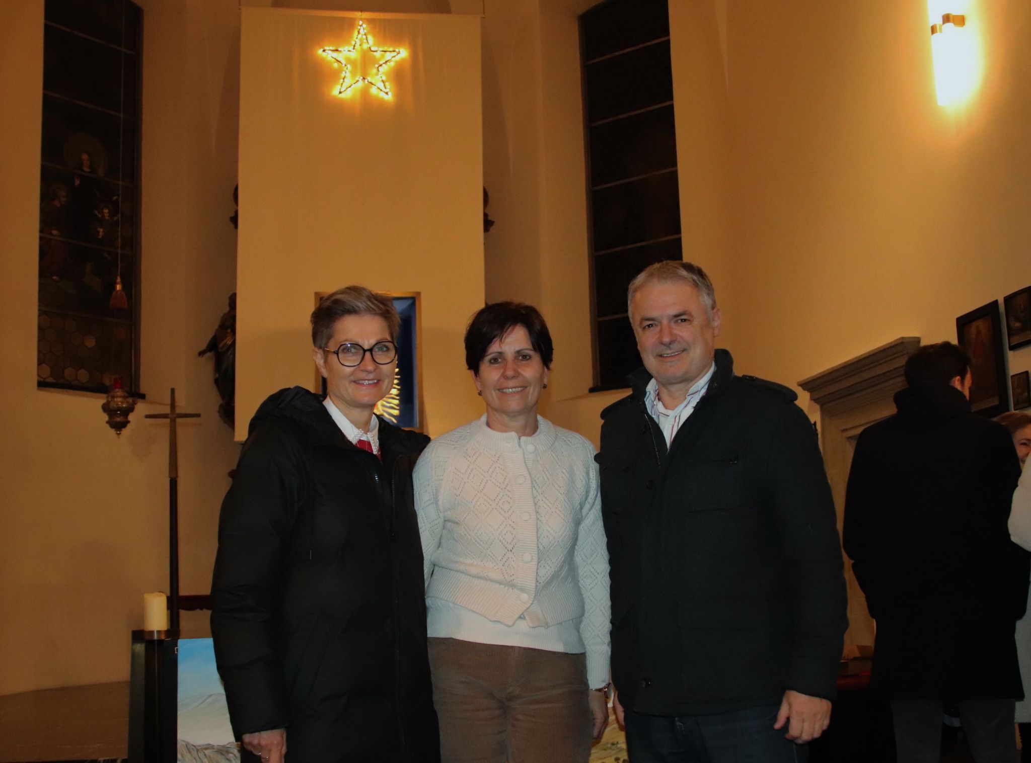 SQM Birgit Sabitzer, Direktorin Yvonne Gunz und Bgm. Walter Moosbrugger freuten sich über die gelungene Feier.