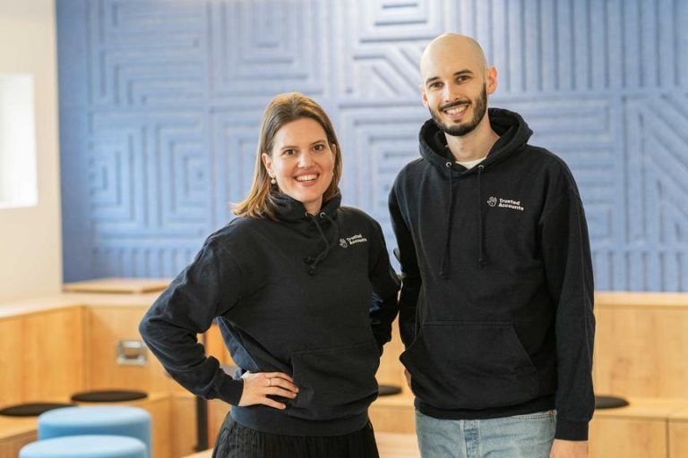 Trolle und Fake-Profile: Wie Eva Roth und Ludwig Thoma Plattformen schützen