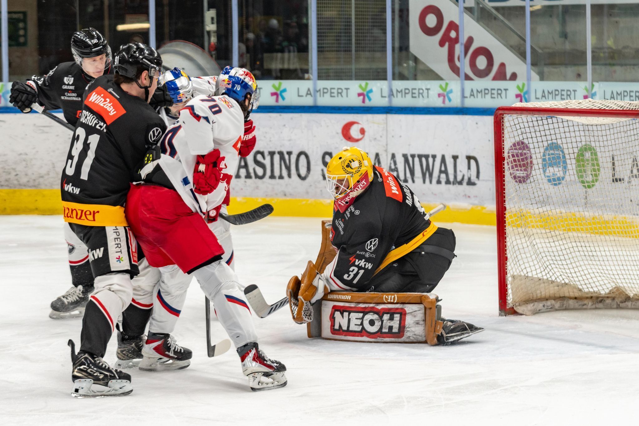 David Madlener im Pioneers-Tor hatte einen intensiven Arbeitstag.