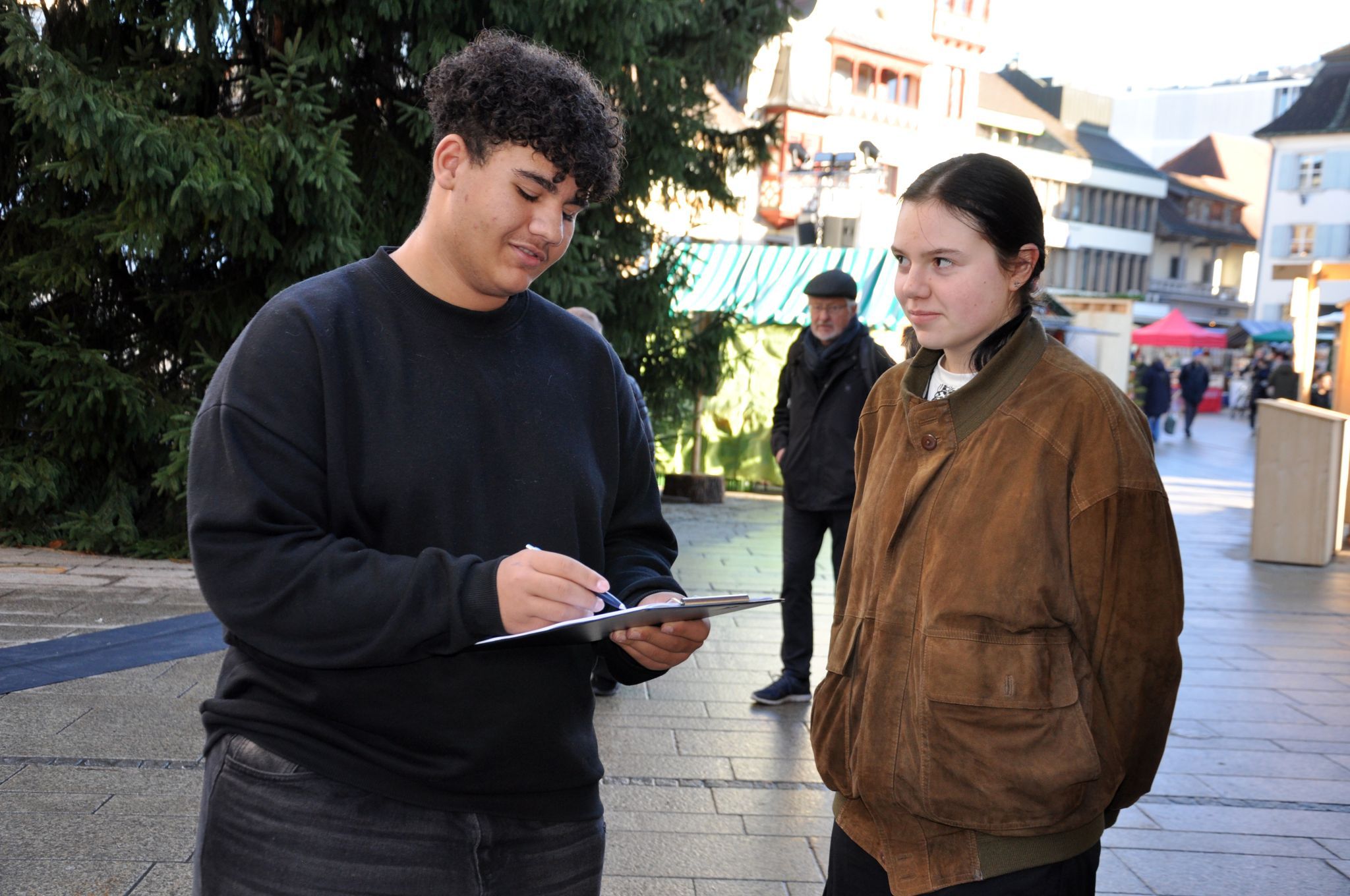 Auch junge Leute standen den Schülern Rede und Antwort.