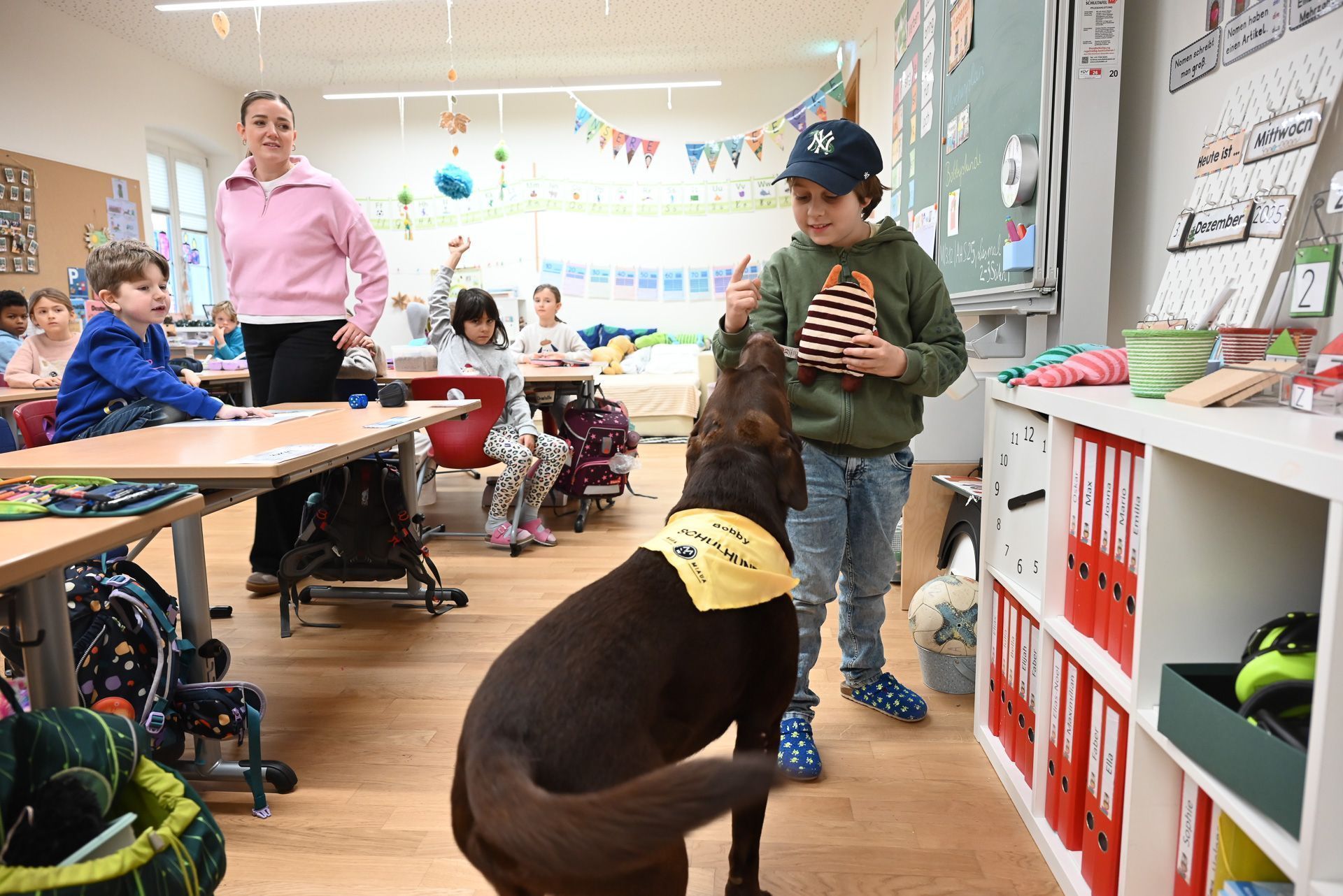 Mario mag seinen Schulhund. Er gibt ihm ein gutes Gefühl.