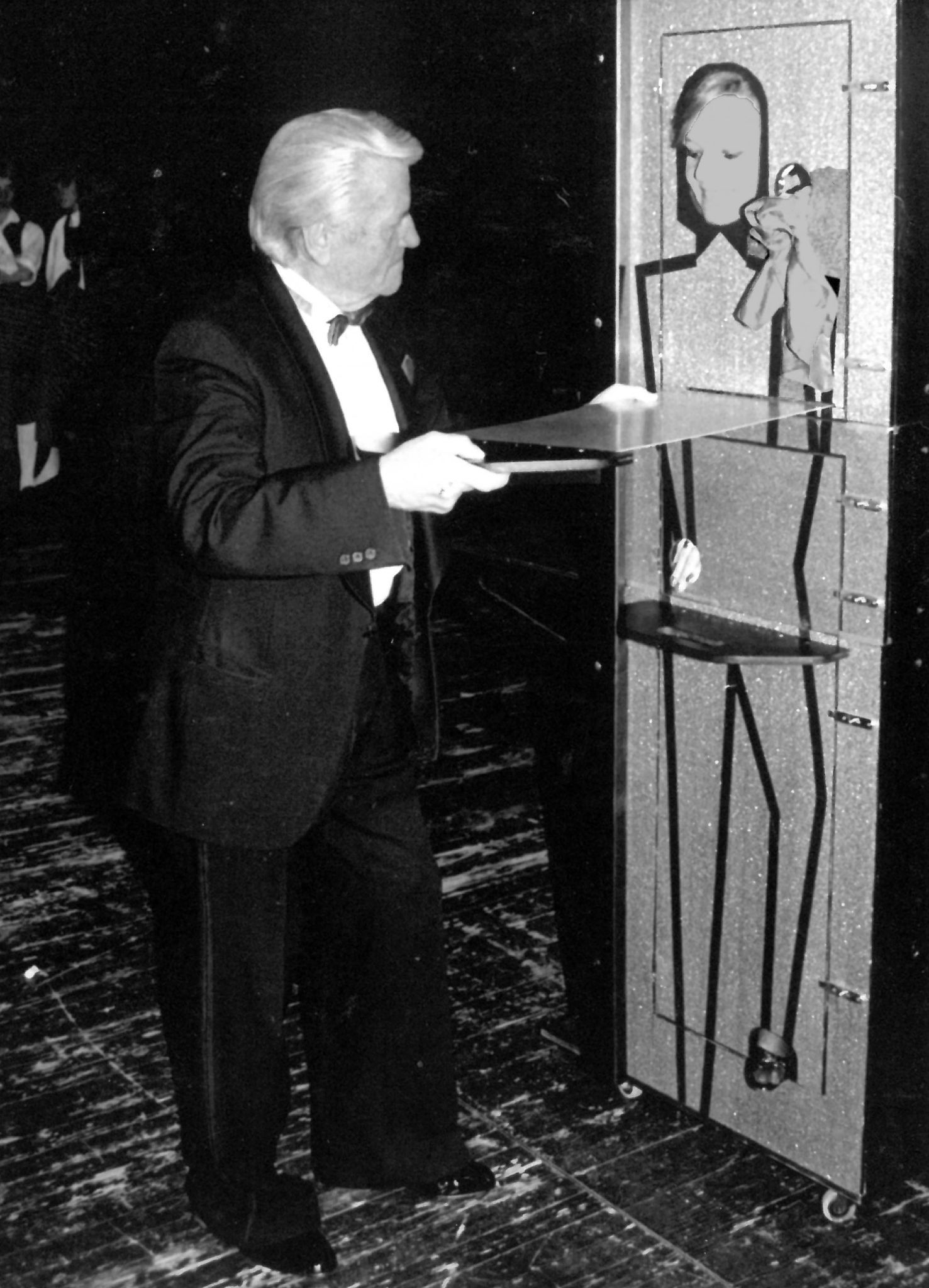 Auf der Showbühne im Zauberkasten von Schwiegervater Josef 