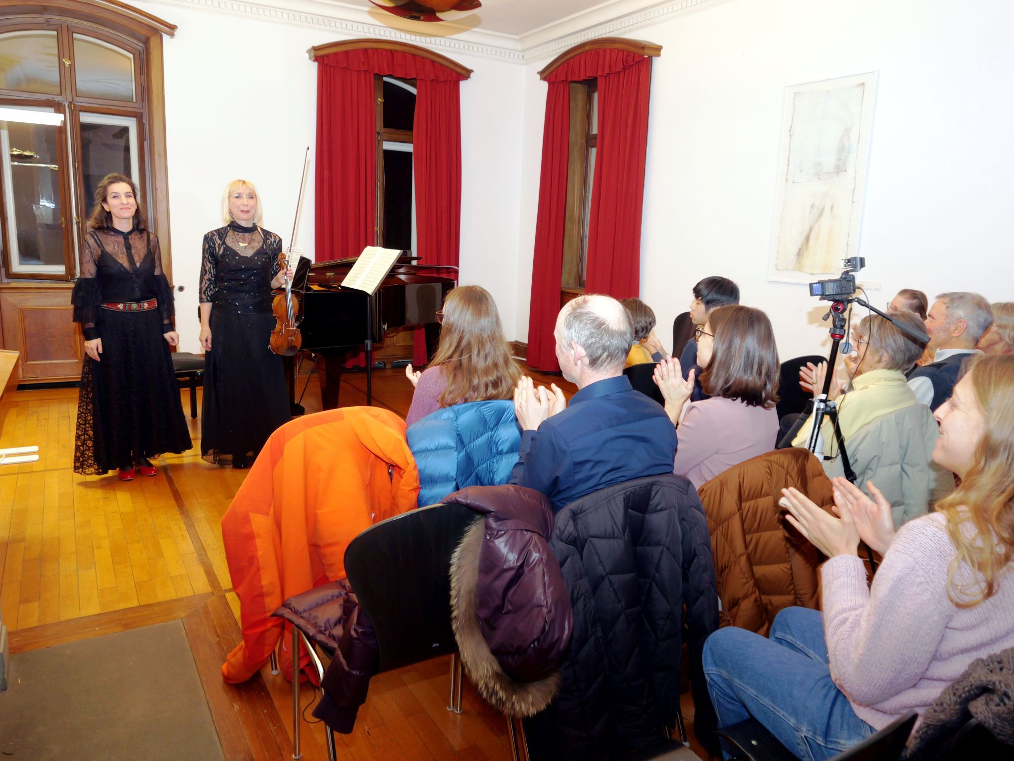 Mit einer Zugabe von Antonín Dvořák fand der festliche Sonatenabend einen stimmungsvollen Ausklang.
