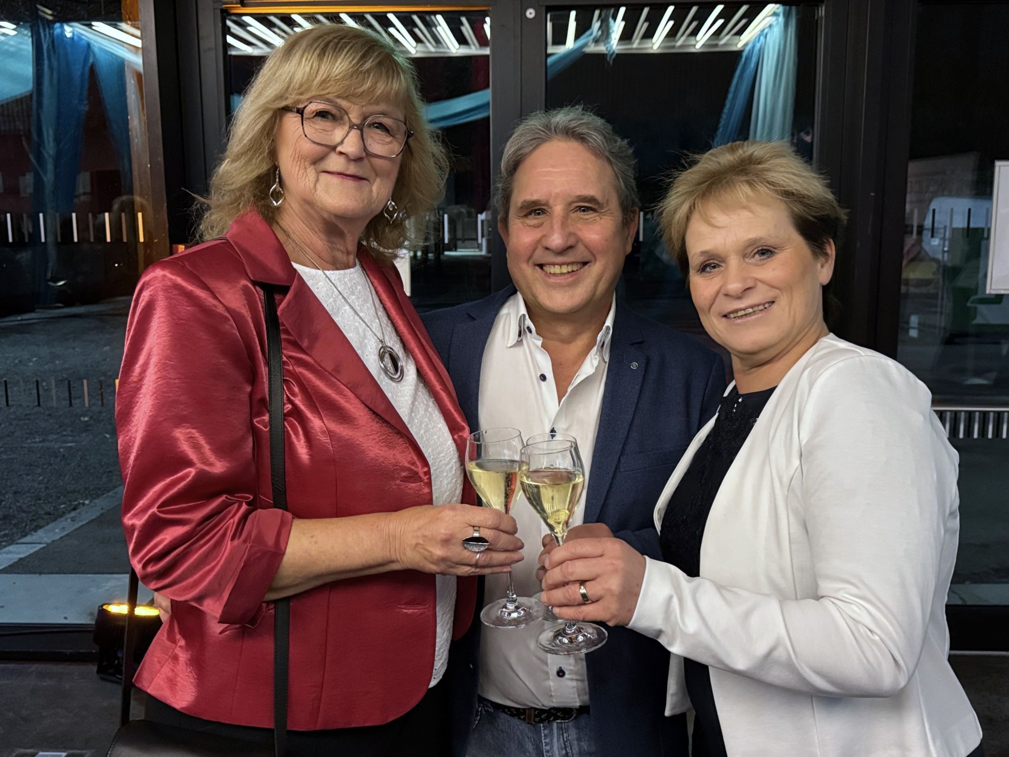 Freunde der Gastgeber: Angelika Rentzsch mit Holger und Grit Schwinge.