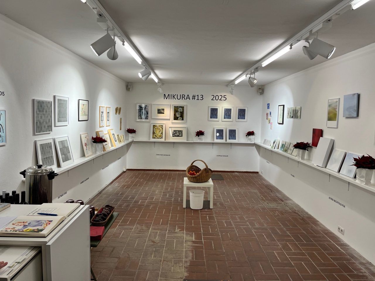 Die Ausstellung MiKuRa in Göfis bietet Werke von namhaften Vorarlberg Künstlerinnen und Künstlern an.