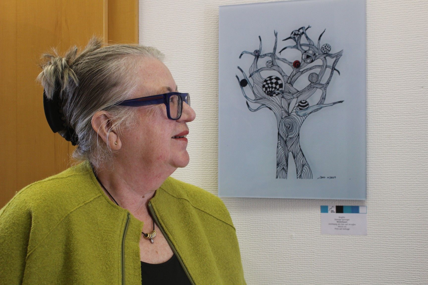 Brigitte Stump-Sprenger ist eine „Spätberufene“, die sich auf einem Flug in die USA von ihrem Sitznachbar spontan für die Zentangle-Technik begeistern ließ und davon nicht mehr los kam.