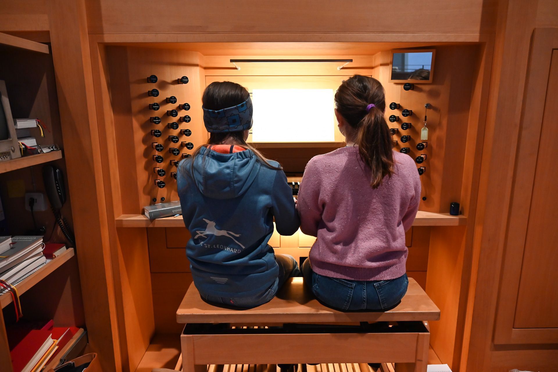Emilia und Rosalinda spielten vierhändig an der Orgel.