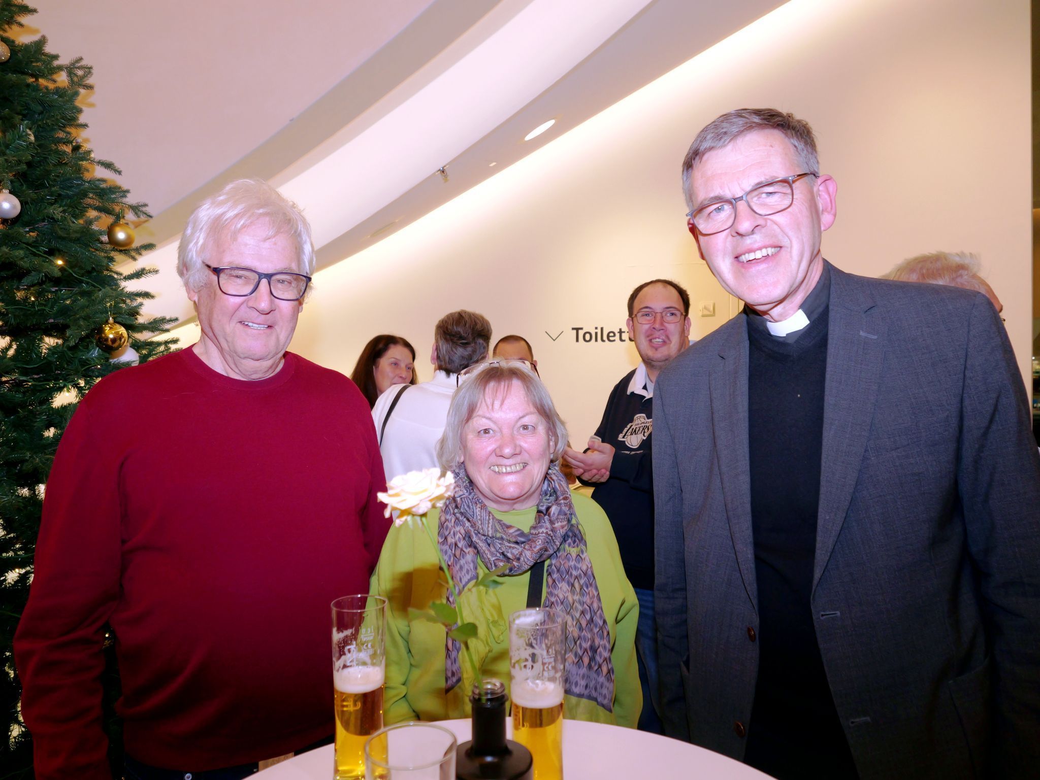 Herwig Konzett, Edith Schedling und Pfarrer Peter Willi.