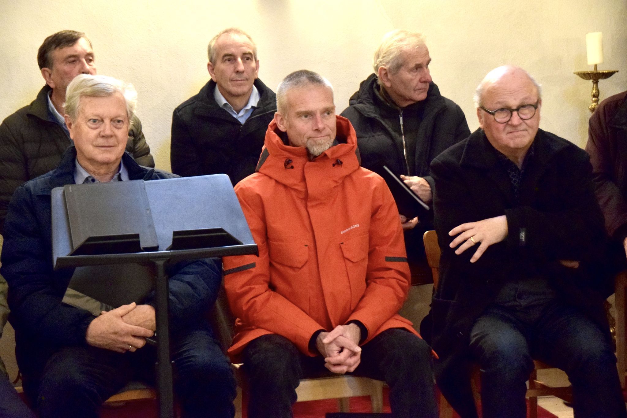 Aufmerksam lauschte der Bludenzer Liederkranz bei der Adventstunde den musikalischen oder literarischen Beiträgen der anderen Mitwirkenden.