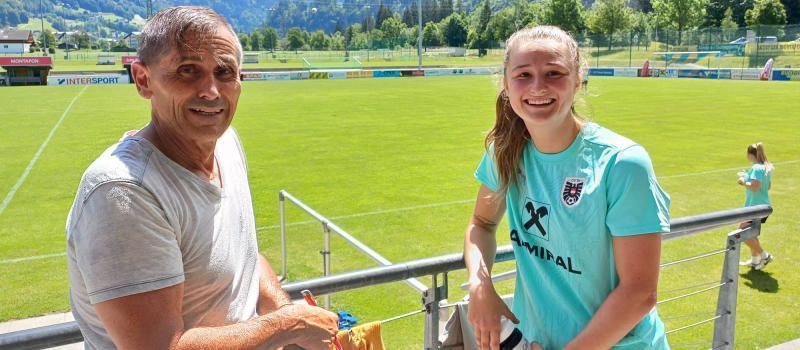 VN-Sportchef Christian Adam mit Nationalspielerin Carina Brunold im Talk.PAULITSCH