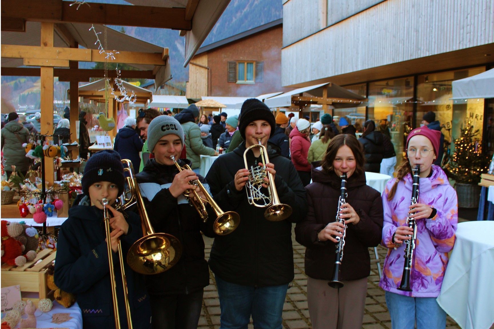 Die Mellauer Musikjugend „Crazy Tones“ Adam, Cornelia, Luca, Lara und Linda spielte zur Unterhaltung auf.   