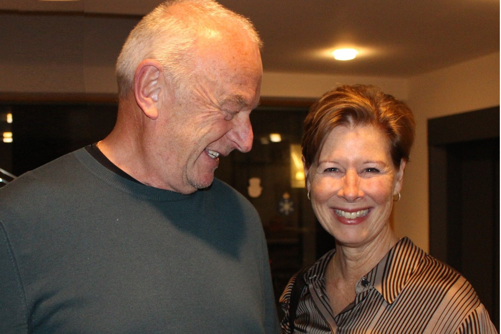 Weil BORG-Professor Ulli Troy zur gleichen Zeit ein Konzert spielte, verpasste er das 35-Jahr-Maturajubiläum. Belinda Gasser holte das Treffen nach und kam zum Schlusskonzert, um das Wiedersehen nachzuholen.