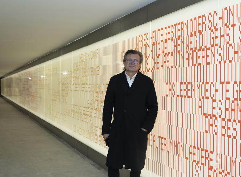 Ein Tunnel als Textkörper: „Was uns bewegt“