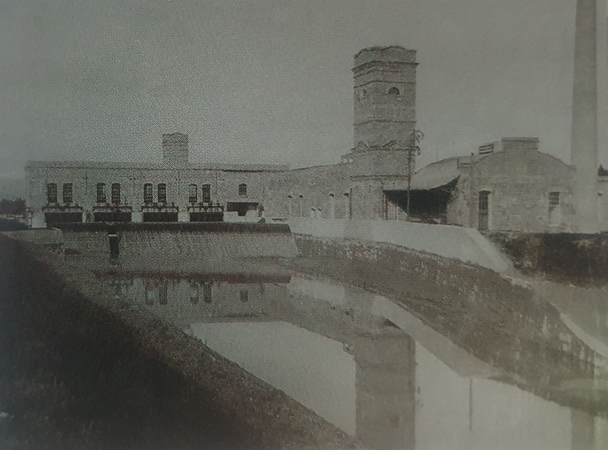 Fabrik mit Kraftwerk und Werkskanal 1895, Foto: Privat
