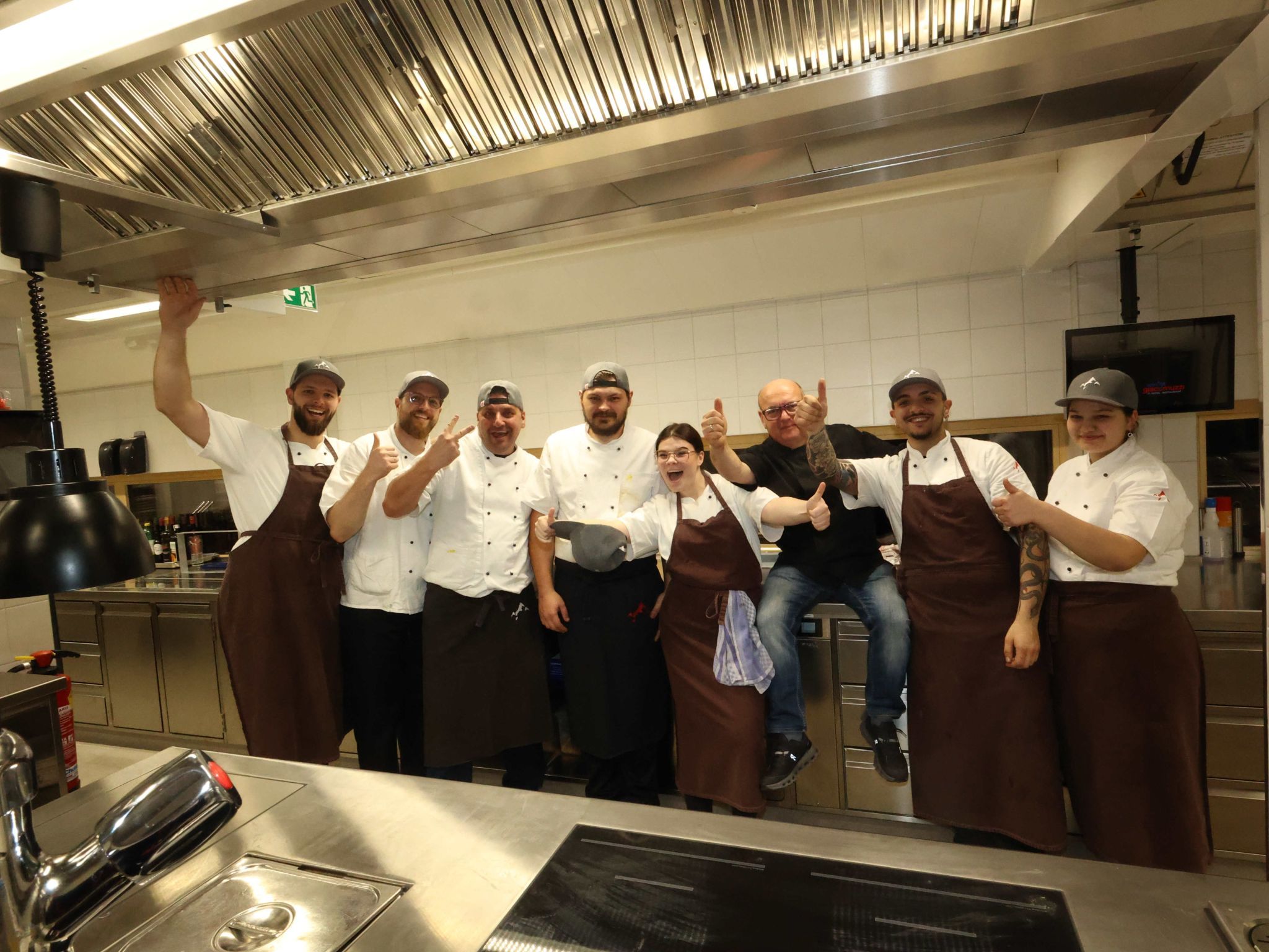 Das Küchenteam in bester Laune.