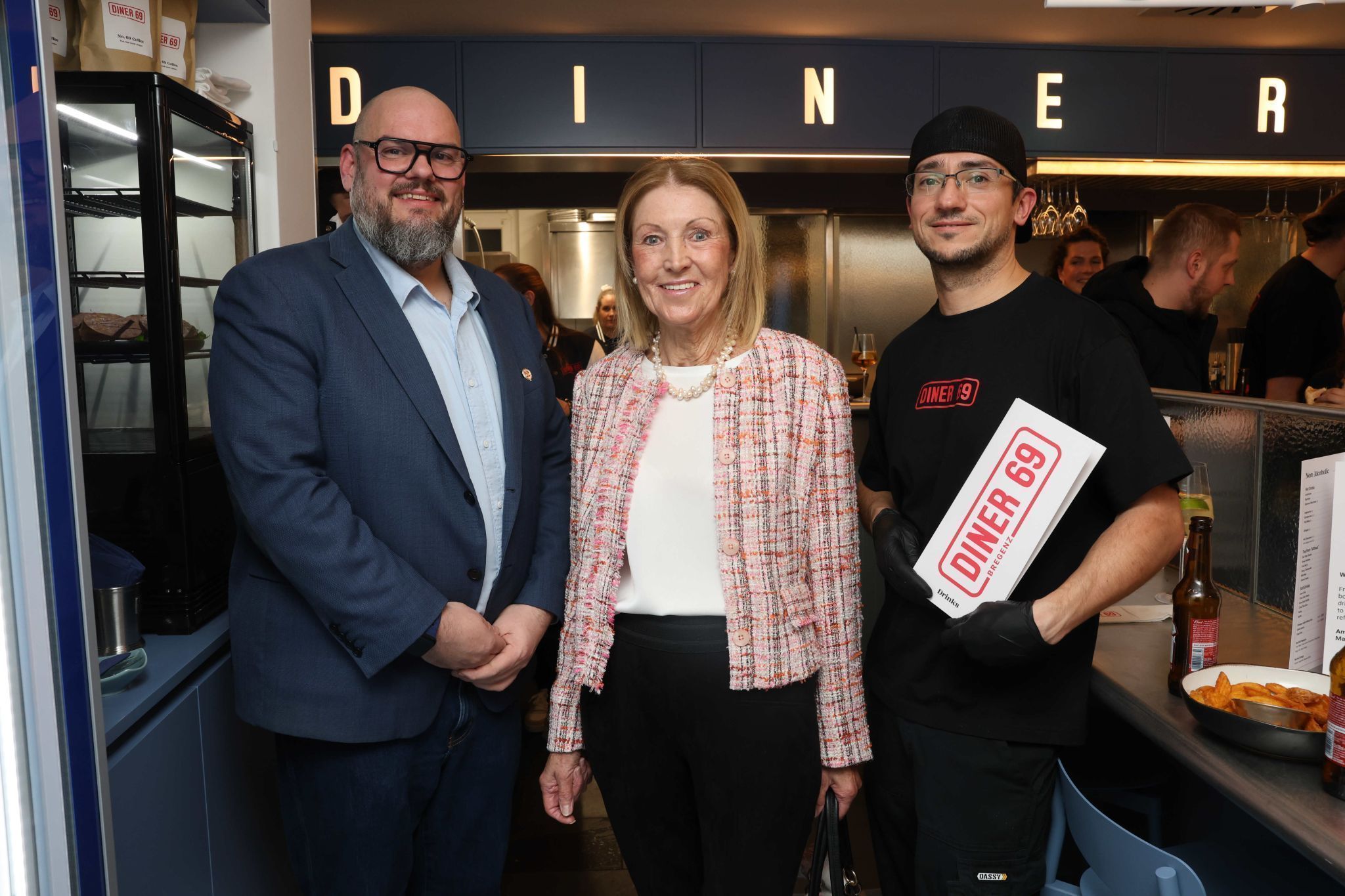 Mike Pansi, Hausherrin Gerda Pfanner und Küchenchef Thomas Neubert.