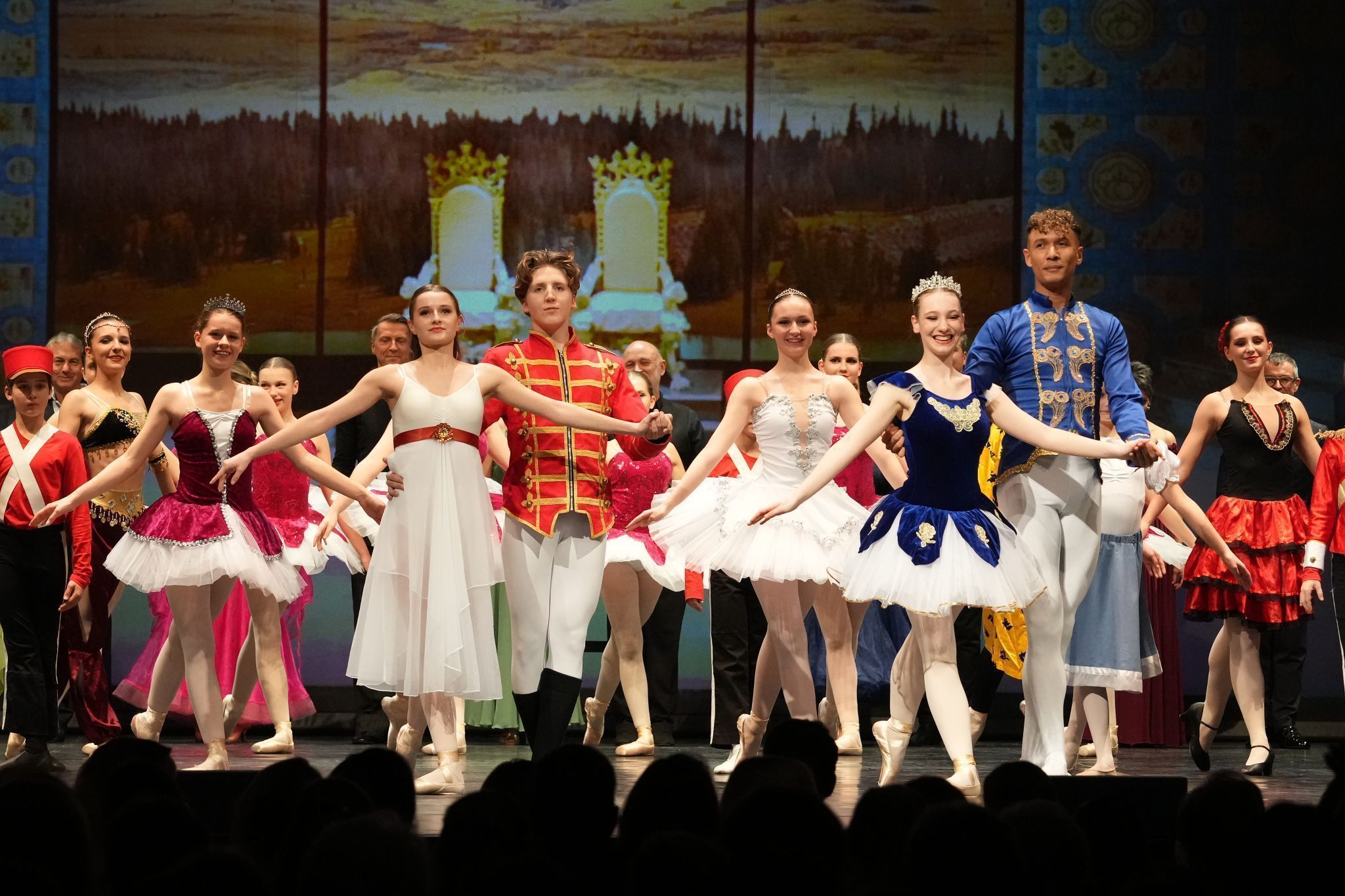 Die Schülerinnen und Schüler der Dance Art School ernteten viel Applaus für ihre Interpretation des