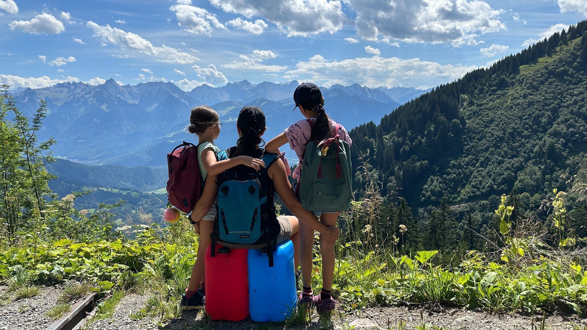 Wandern mit ihrer Familie zählt zu einem Hobby von ihr