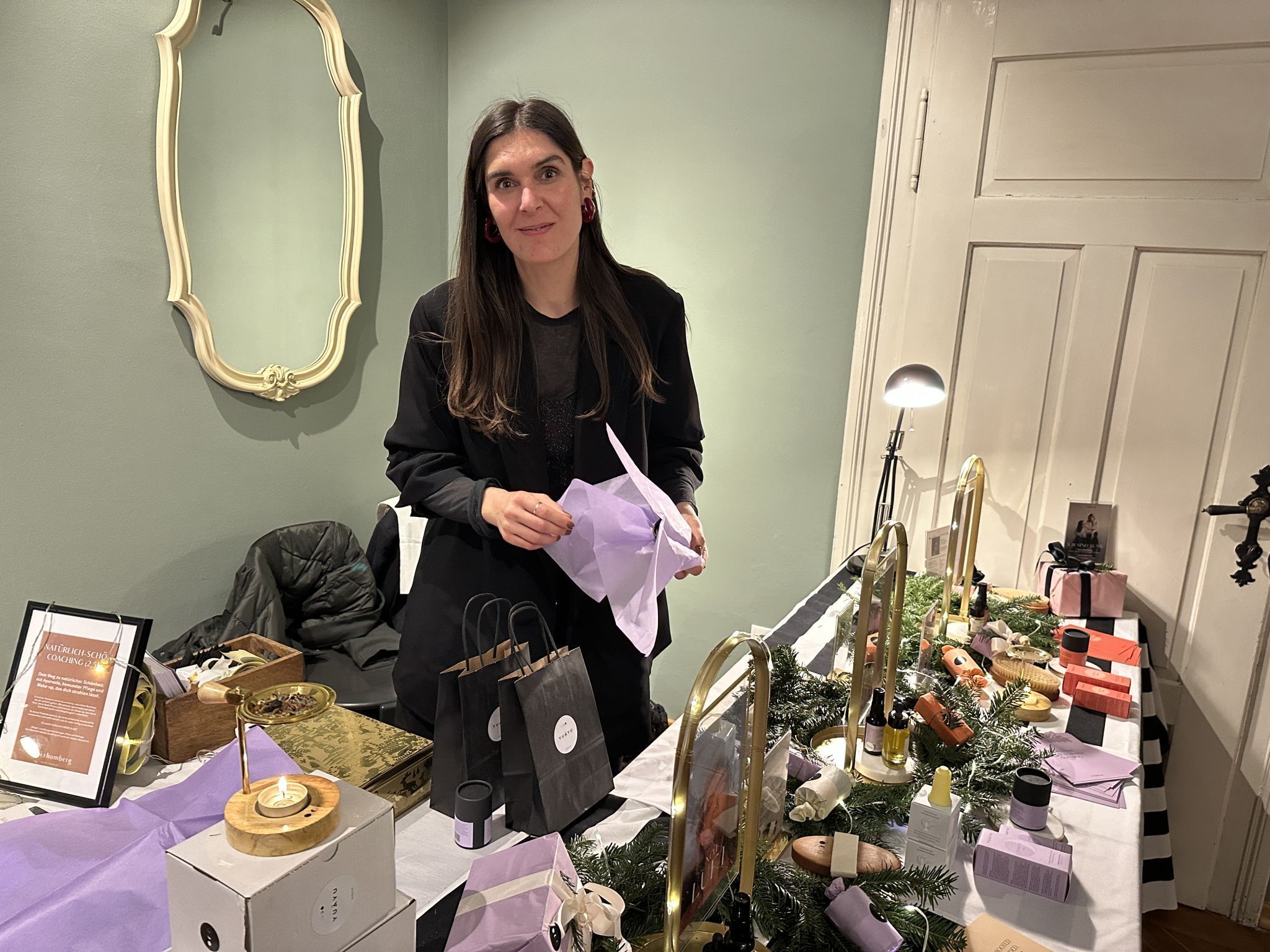 Bibi Rhomberg aus Bregenz bot ausgewählte Kosmetik und Düfte an